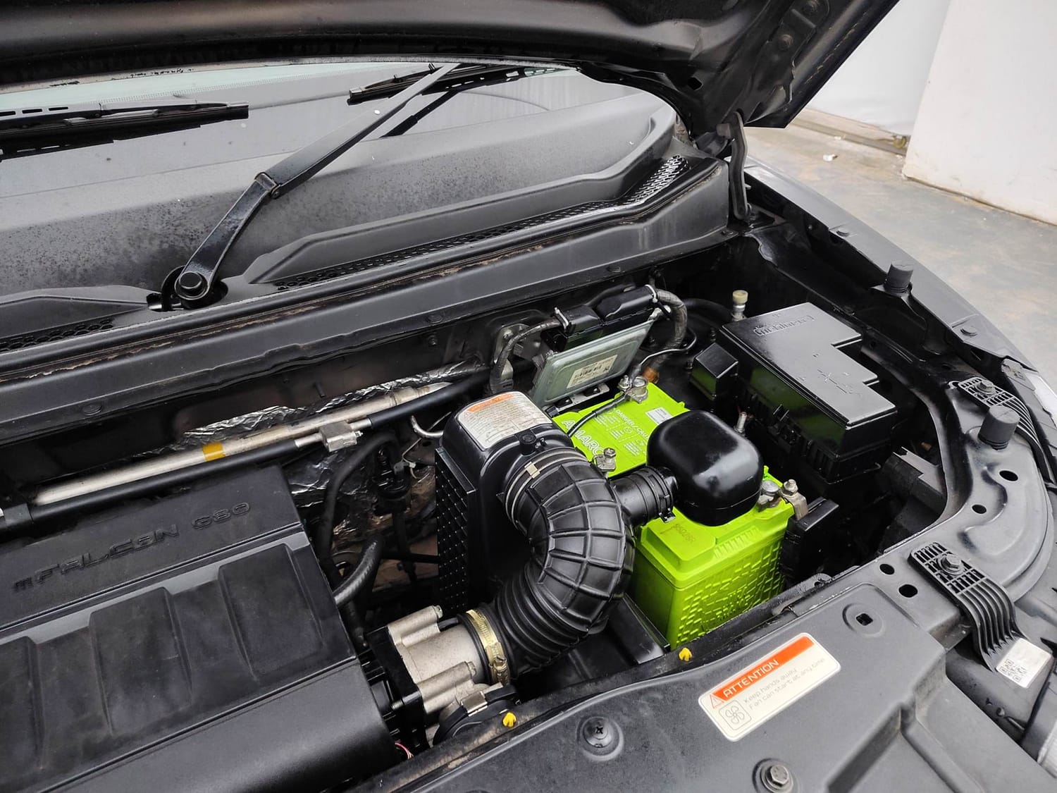 Used 2018 Mahindra KUV100 NXT K8 6 STR Petrol Manual engine ENGINE LEFT SIDE HINGE & APRON VIEW