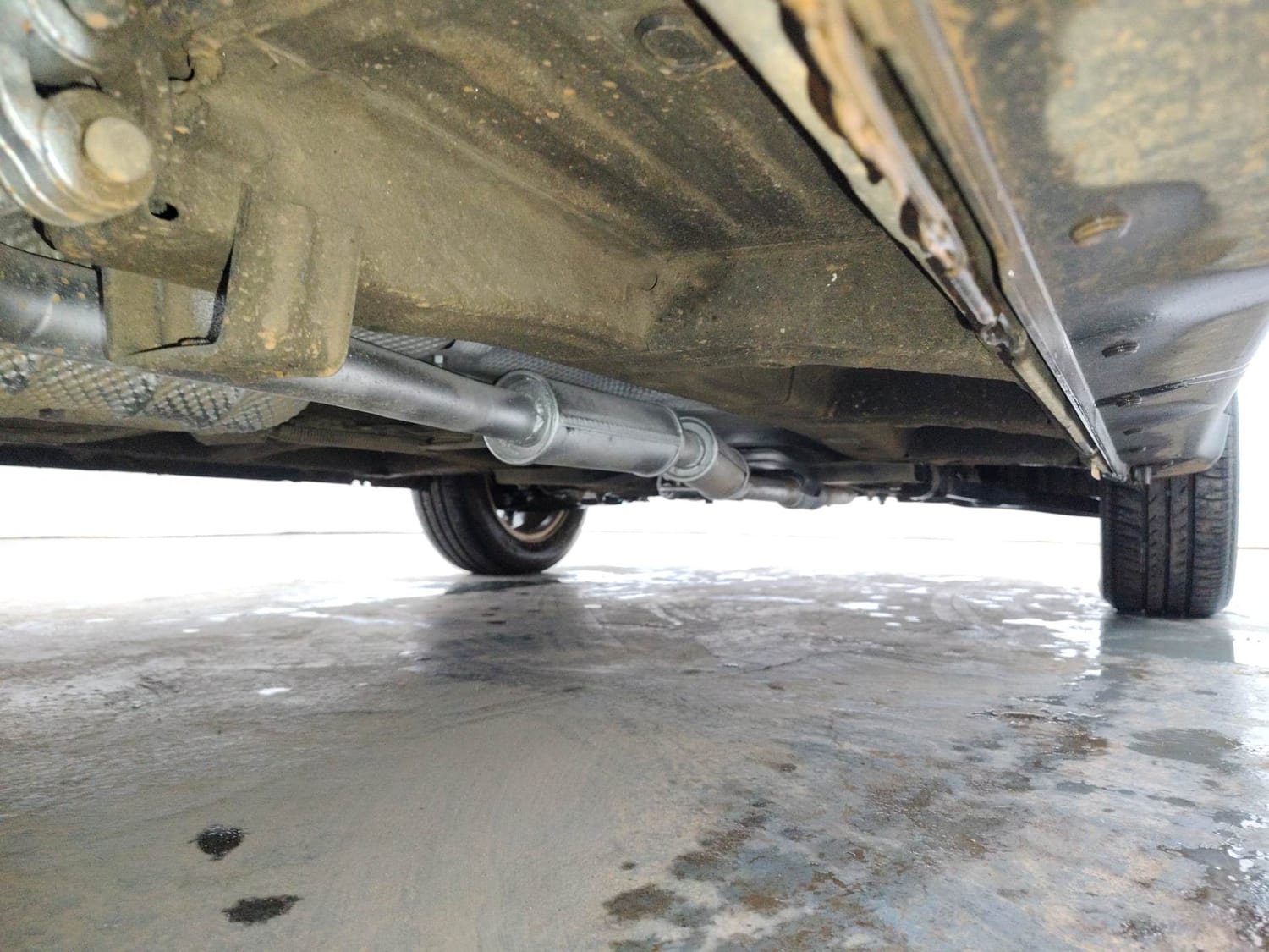 Used 2018 Mahindra KUV100 NXT K8 6 STR Petrol Manual extra REAR RIGHT UNDERBODY VIEW