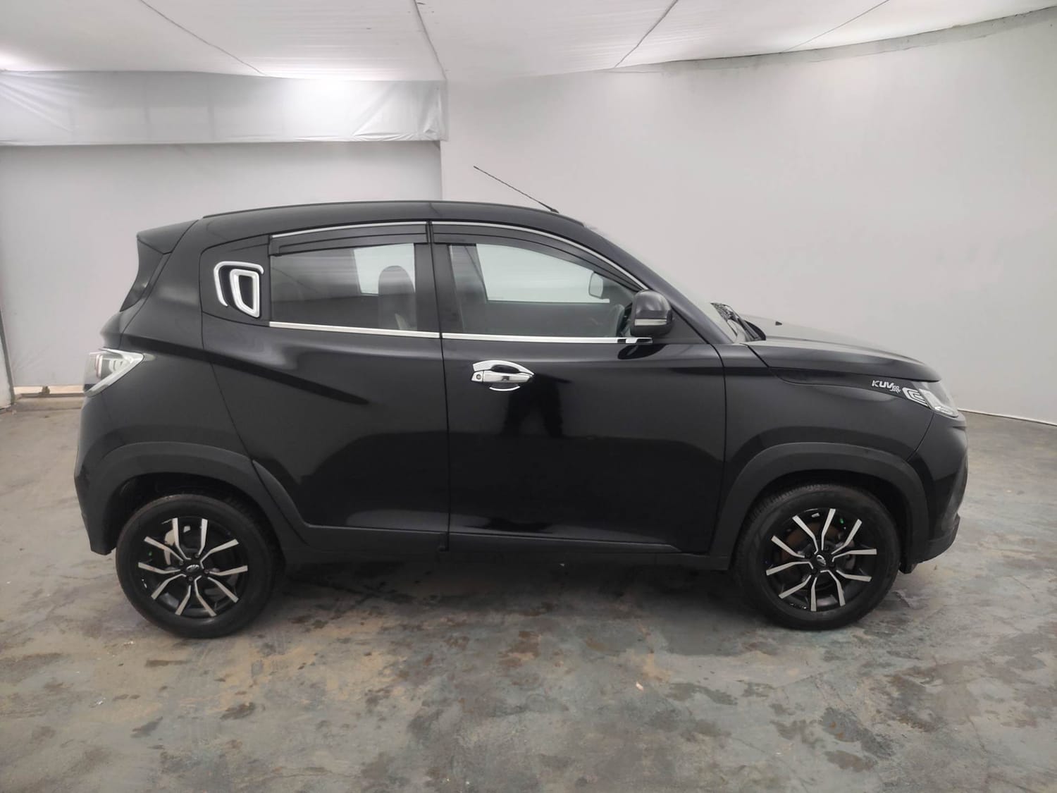 Used 2018 Mahindra KUV100 NXT K8 6 STR Petrol Manual exterior RIGHT SIDE VIEW