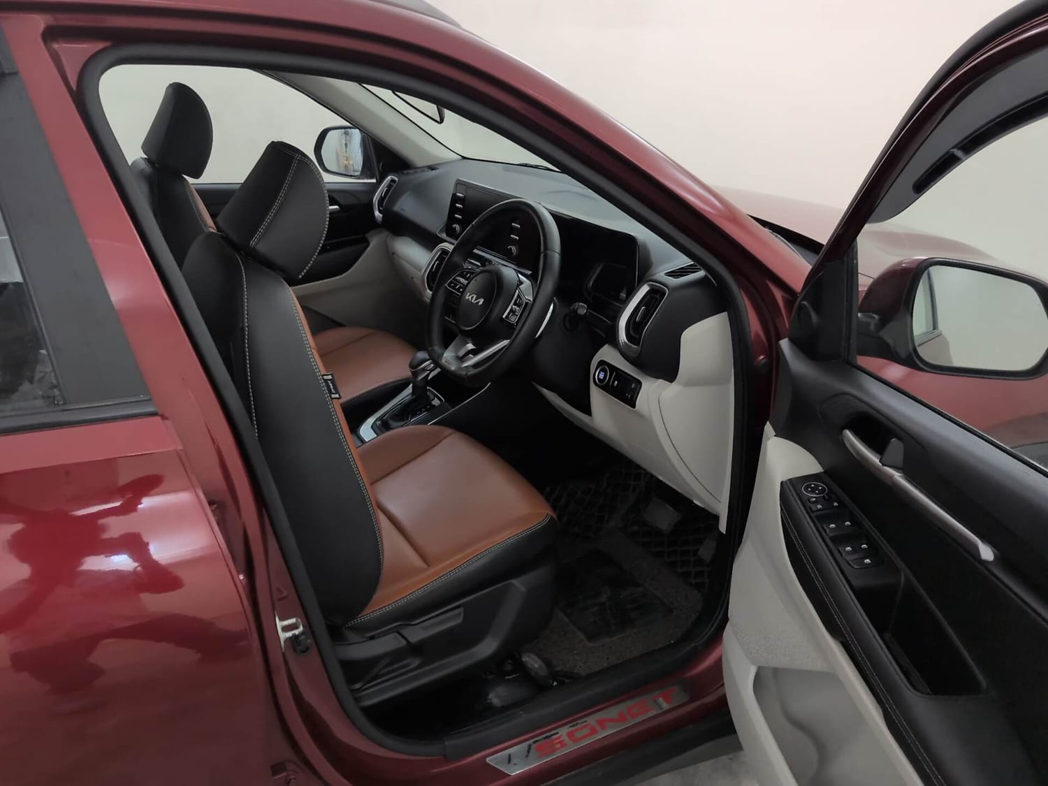 Used 2022 Kia Sonet HTX 1.5 AT Diesel Automatic interior RIGHT SIDE FRONT DOOR CABIN VIEW
