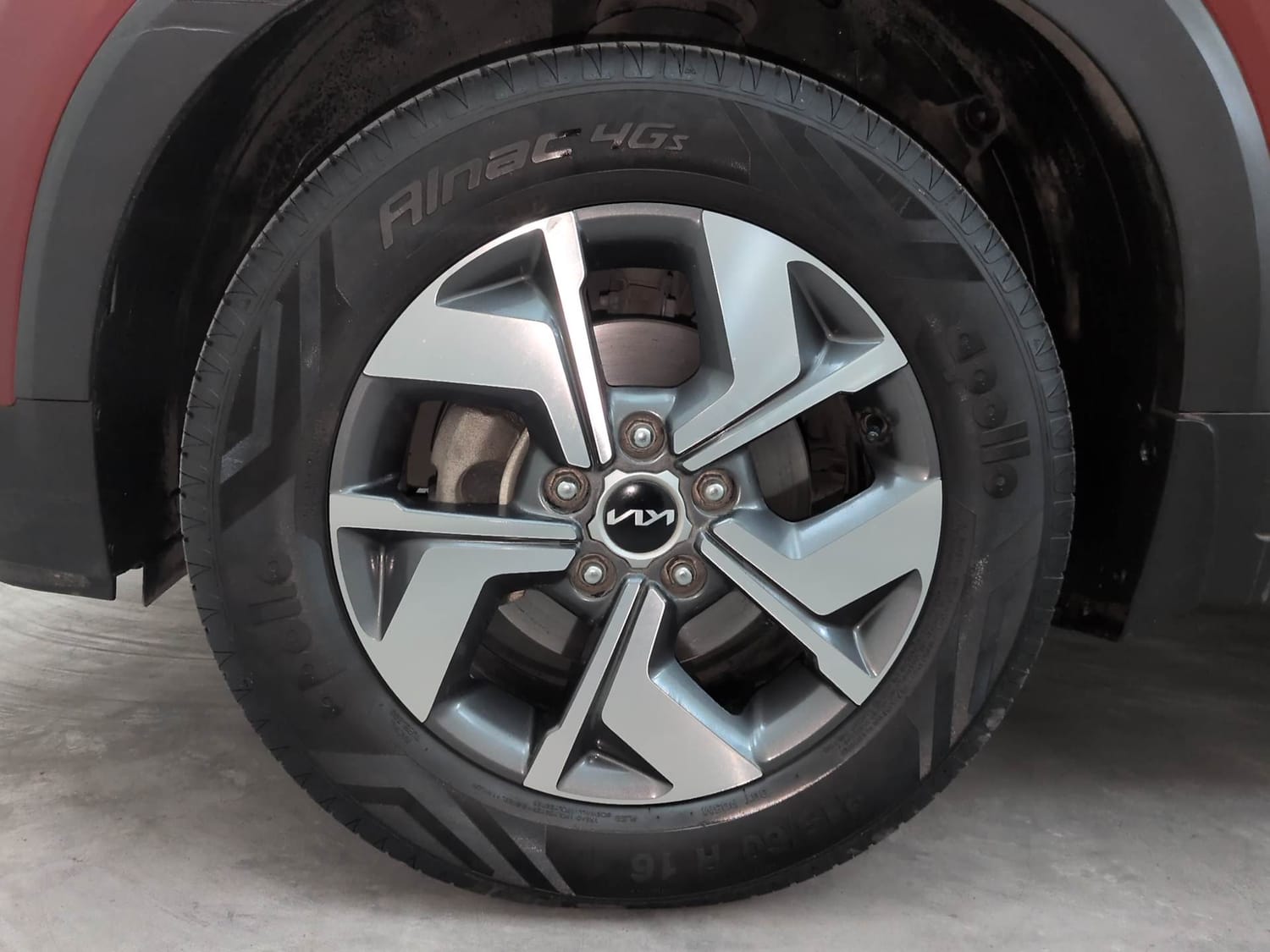 Used 2022 Kia Sonet HTX 1.5 AT Diesel Automatic tyres LEFT FRONT TYRE RIM VIEW