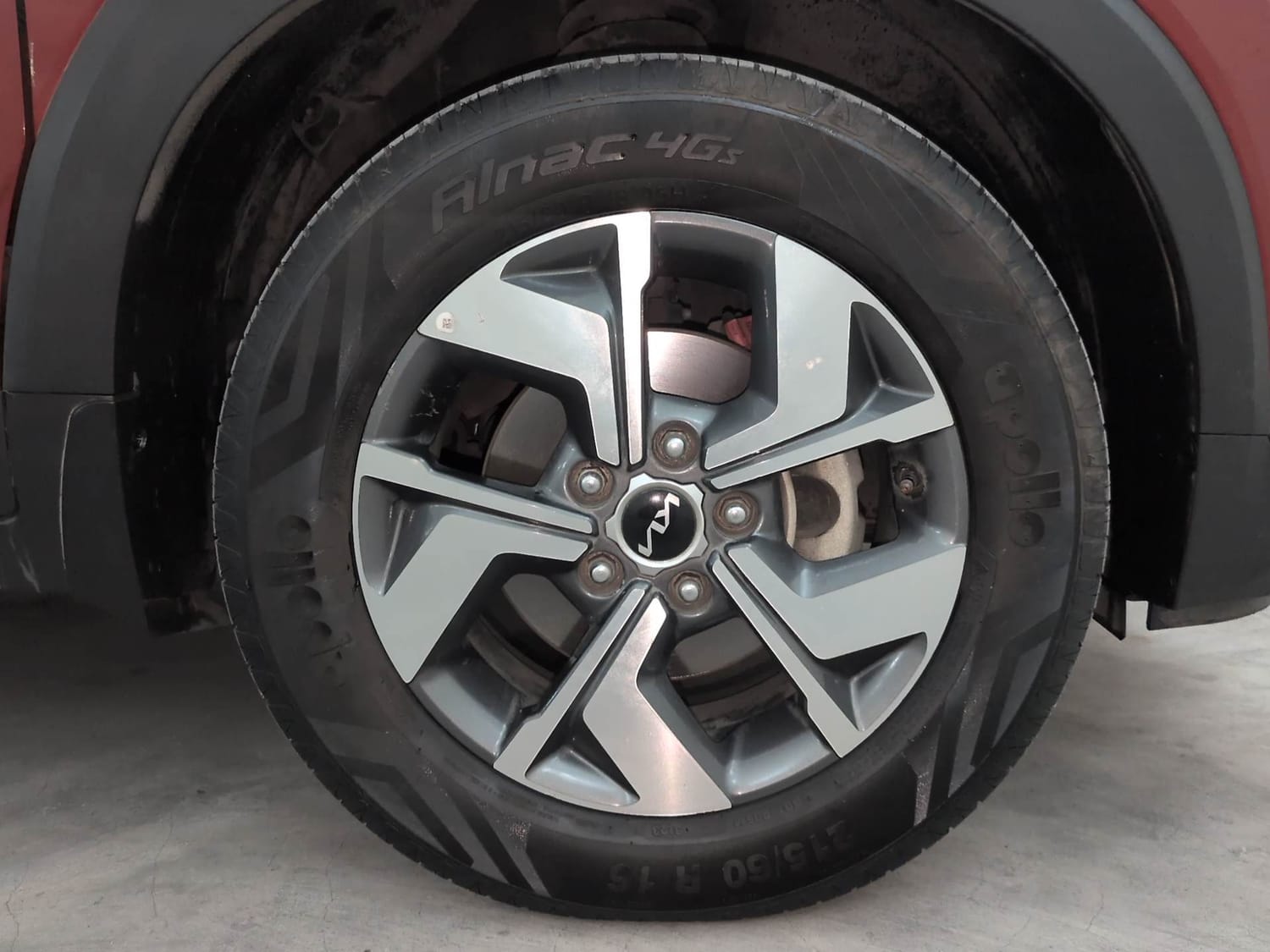 Used 2022 Kia Sonet HTX 1.5 AT Diesel Automatic tyres RIGHT FRONT TYRE RIM VIEW