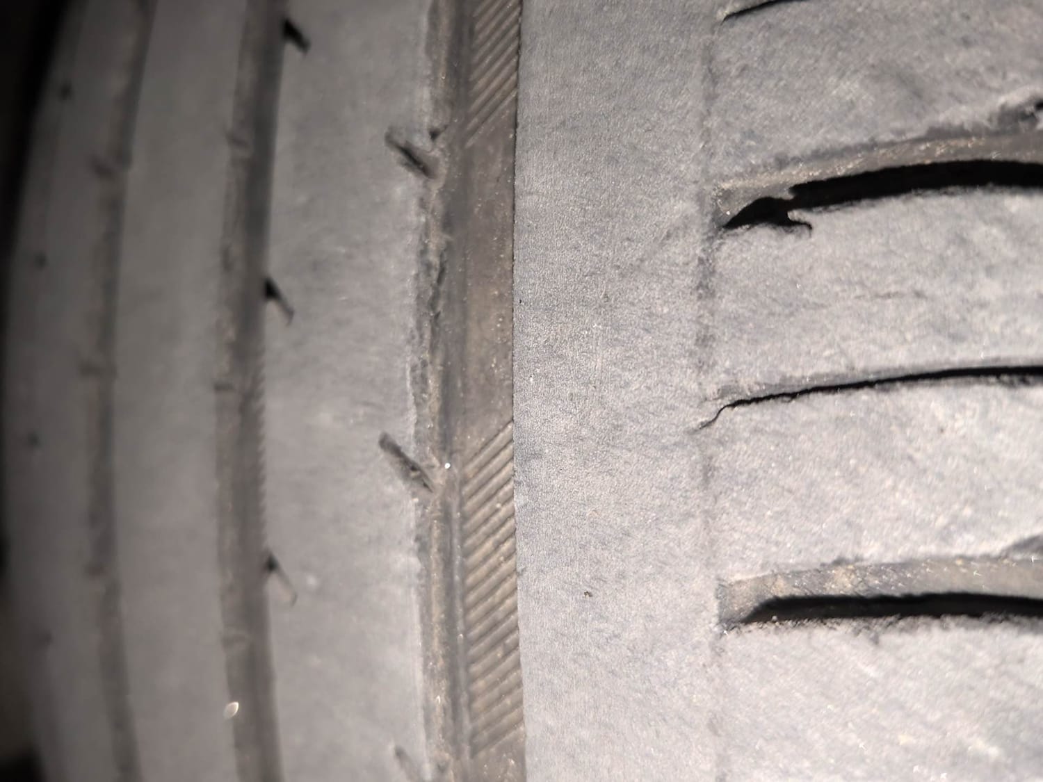 Used 2022 Kia Sonet HTX 1.5 AT Diesel Automatic tyres RIGHT FRONT TYRE TREAD VIEW