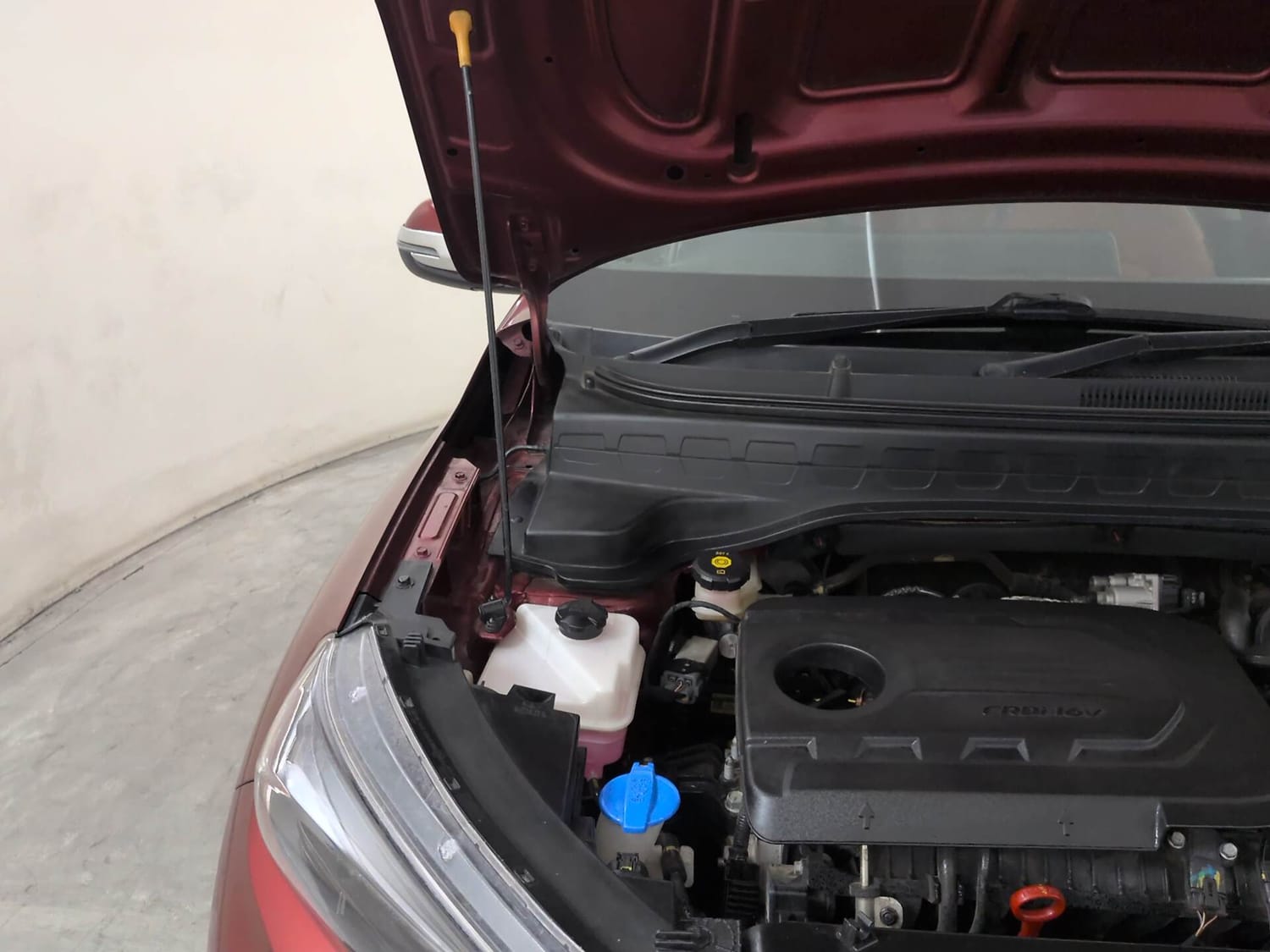 Used 2022 Kia Sonet HTX 1.5 AT Diesel Automatic engine ENGINE RIGHT SIDE HINGE & APRON VIEW
