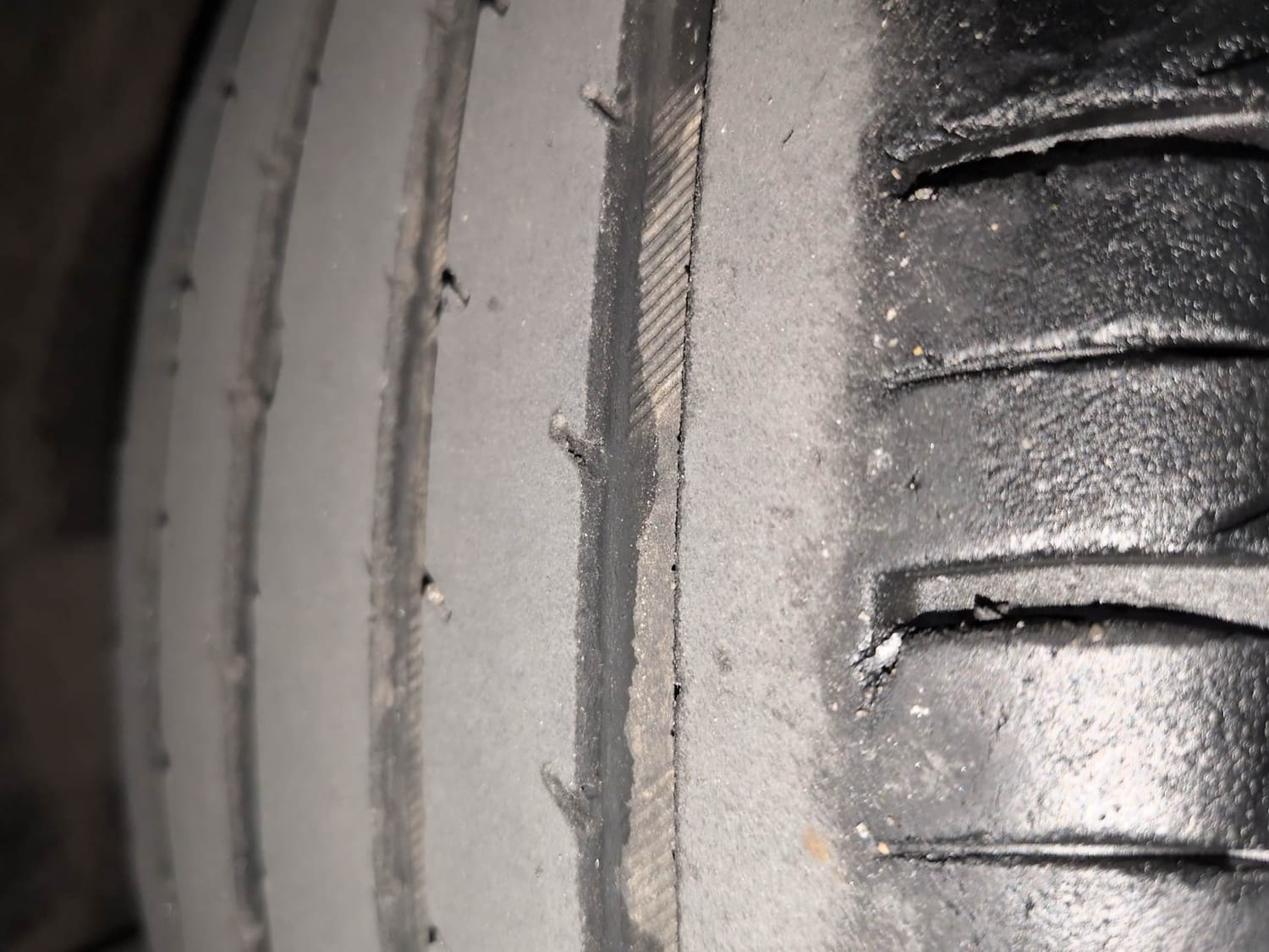 Used 2022 Kia Sonet HTX 1.5 AT Diesel Automatic tyres RIGHT REAR TYRE TREAD VIEW