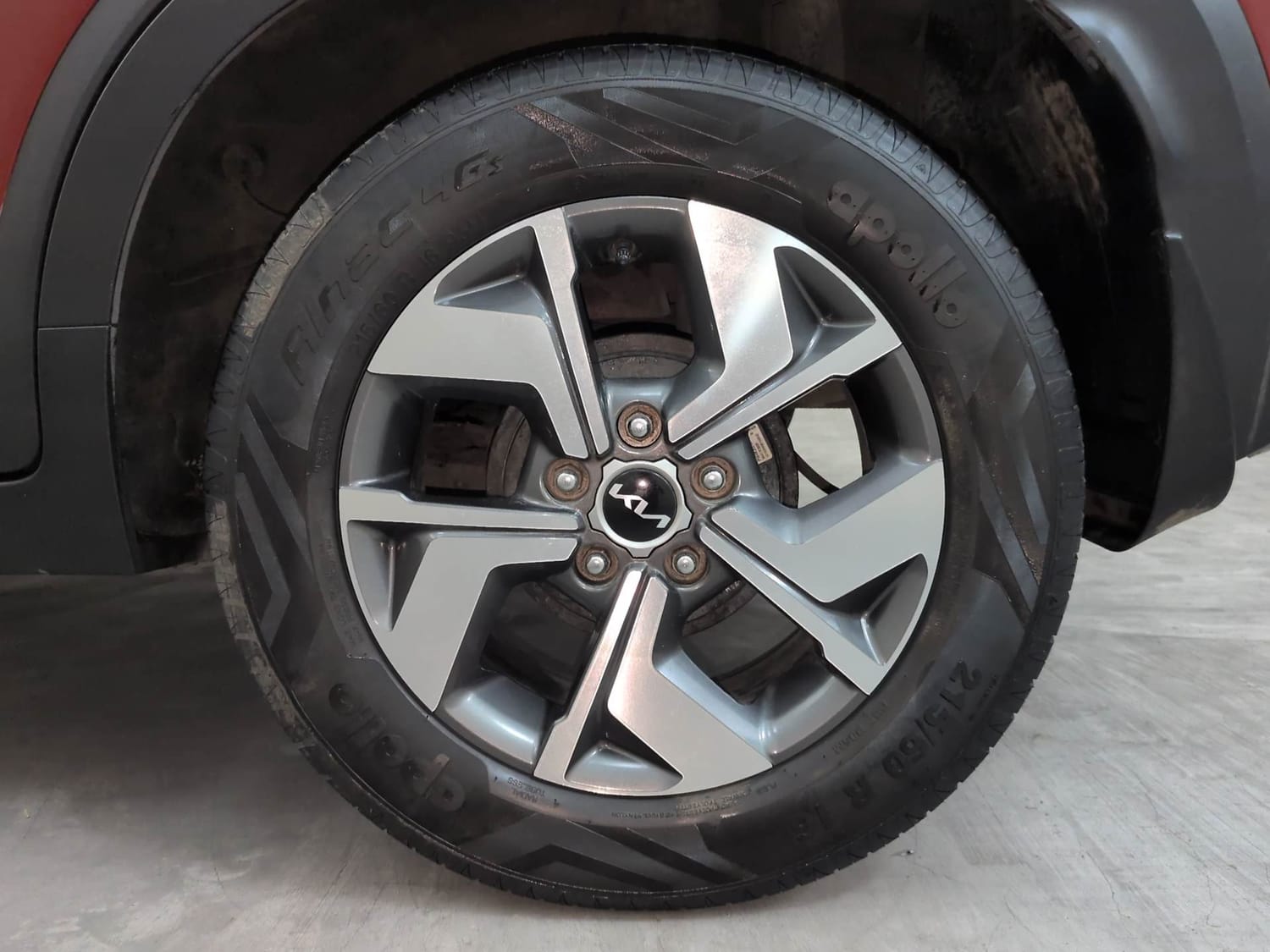 Used 2022 Kia Sonet HTX 1.5 AT Diesel Automatic tyres LEFT REAR TYRE RIM VIEW