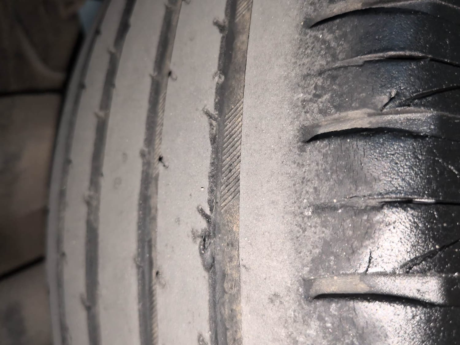 Used 2022 Kia Sonet HTX 1.5 AT Diesel Automatic tyres LEFT REAR TYRE TREAD VIEW