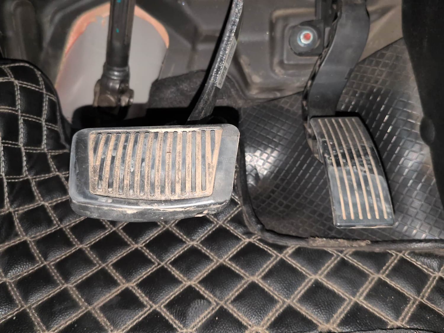 Used 2022 Kia Sonet HTX 1.5 AT Diesel Automatic interior PEDALS VIEW