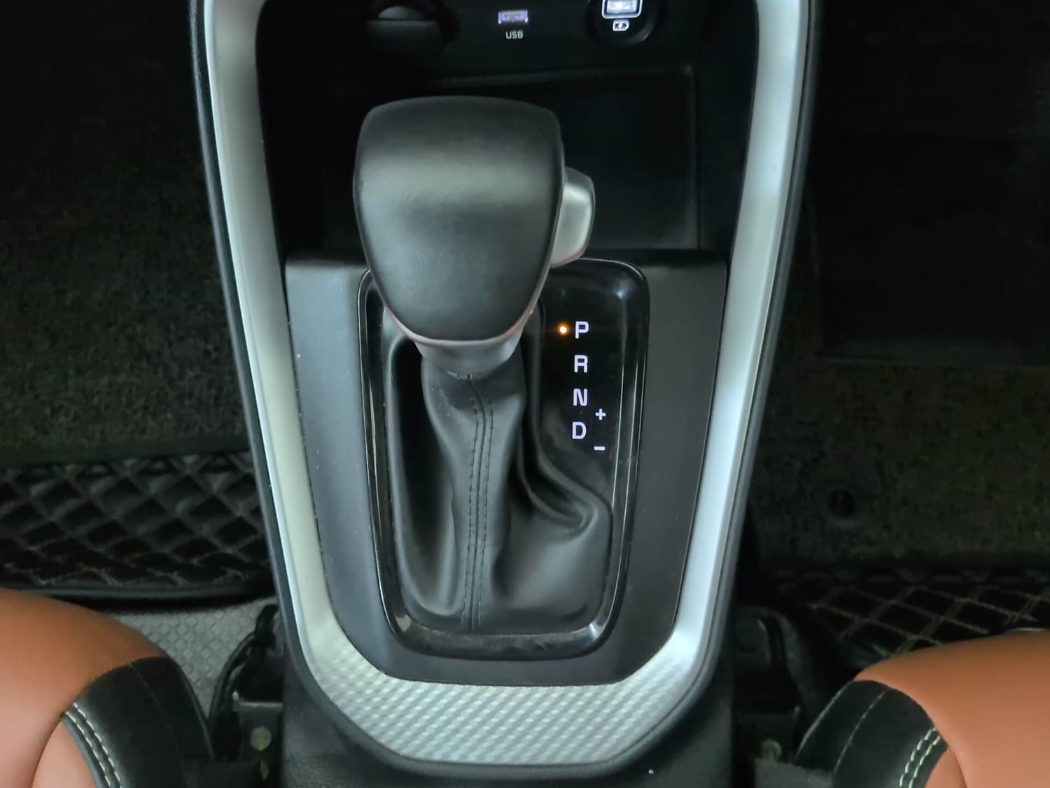 Used 2022 Kia Sonet HTX 1.5 AT Diesel Automatic interior GEAR  KNOB VIEW