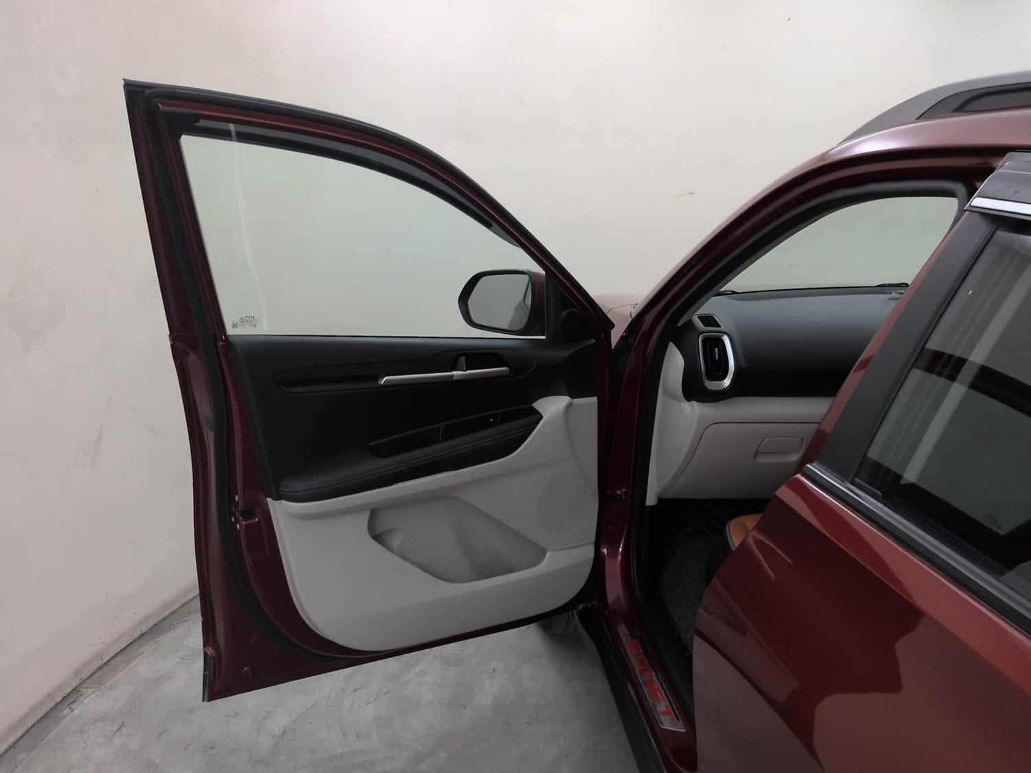Used 2022 Kia Sonet HTX 1.5 AT Diesel Automatic interior LEFT FRONT DOOR OPEN VIEW