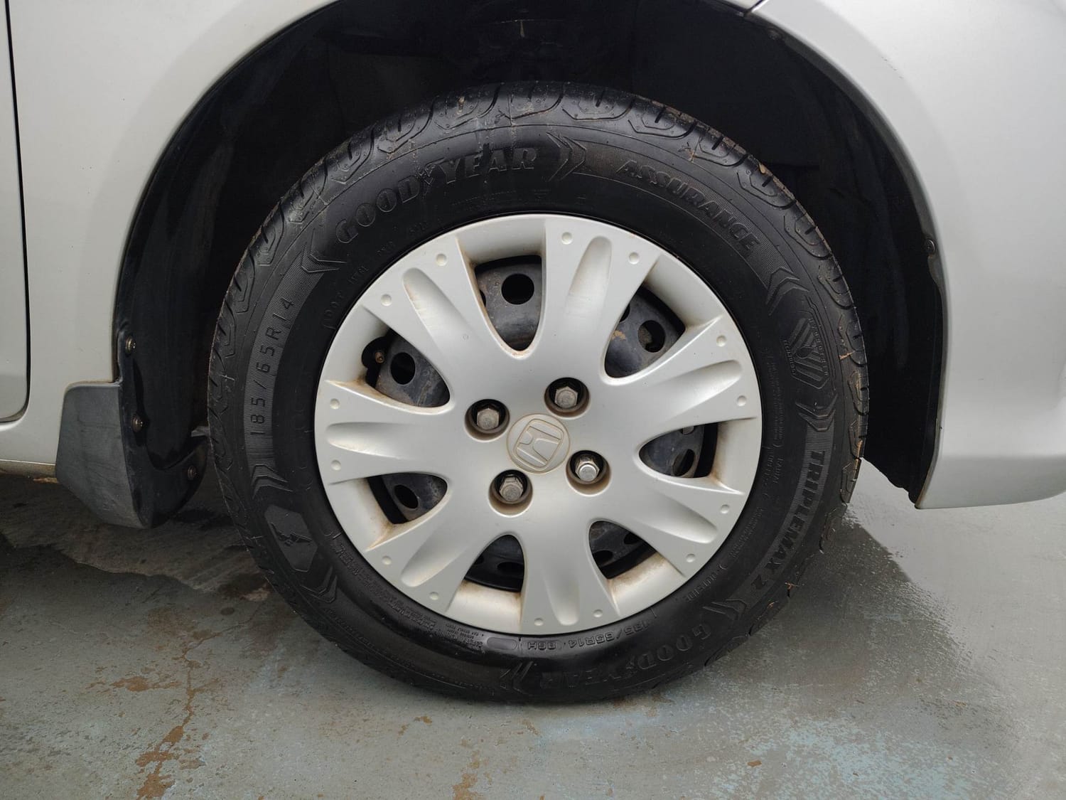 Used 2017 Honda Brio S MT Petrol Manual tyres RIGHT FRONT TYRE RIM VIEW