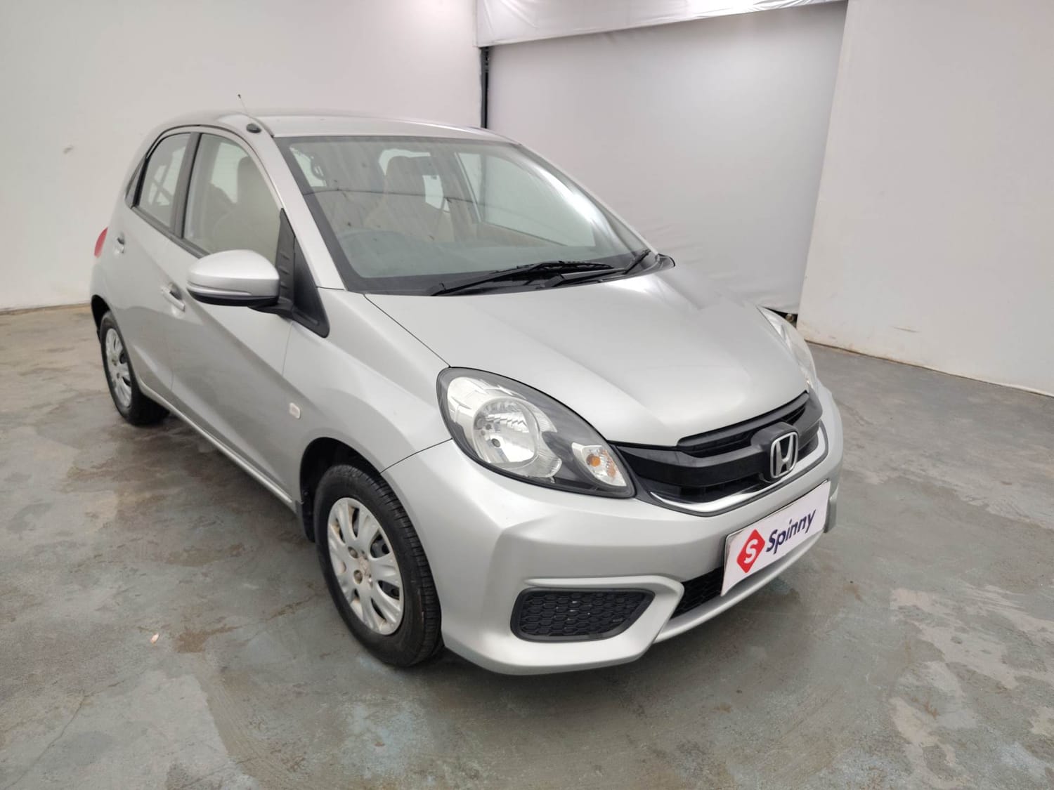 Used 2017 Honda Brio S MT Petrol Manual exterior RIGHT FRONT CORNER VIEW