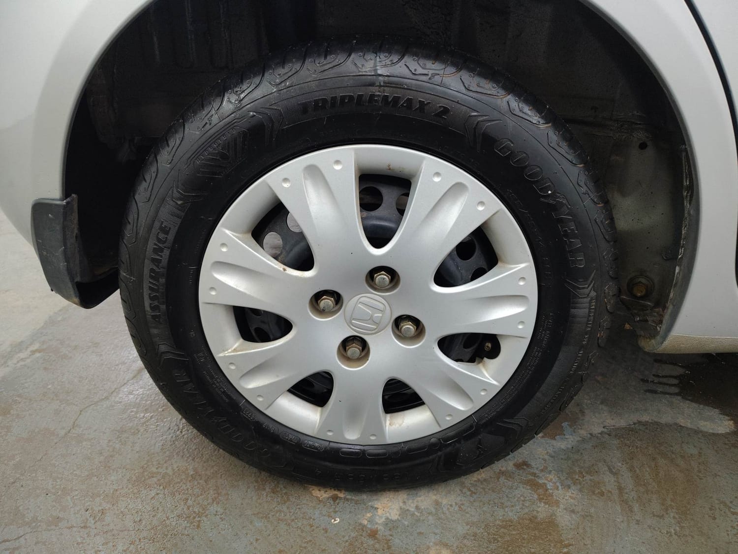 Used 2017 Honda Brio S MT Petrol Manual tyres RIGHT REAR TYRE RIM VIEW
