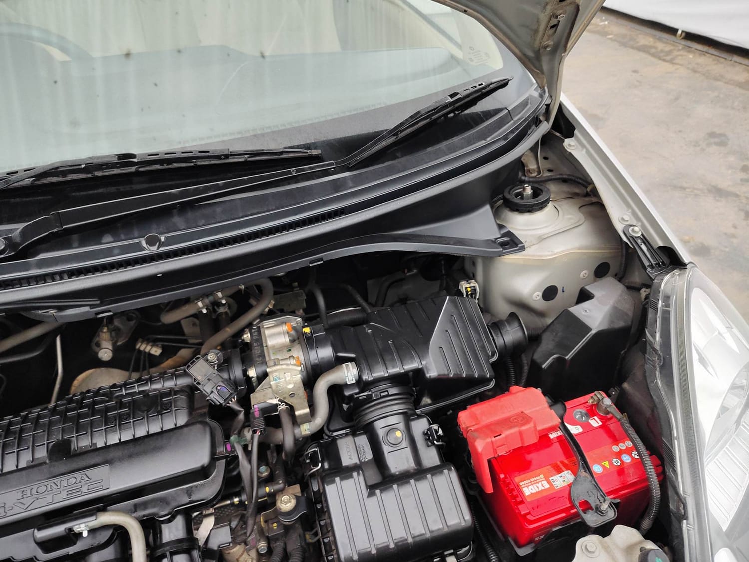 Used 2017 Honda Brio S MT Petrol Manual engine ENGINE LEFT SIDE HINGE & APRON VIEW