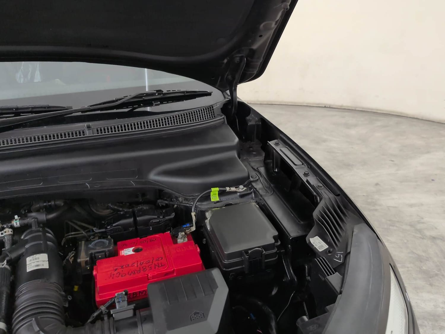 Used 2024 Hyundai Creta N-Line N10 1.5 Turbo MT Petrol Manual engine ENGINE LEFT SIDE HINGE & APRON VIEW