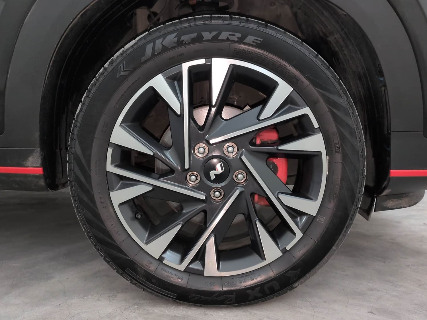 Used 2024 Hyundai Creta N-Line N10 1.5 Turbo MT Petrol Manual tyres RIGHT FRONT TYRE RIM VIEW