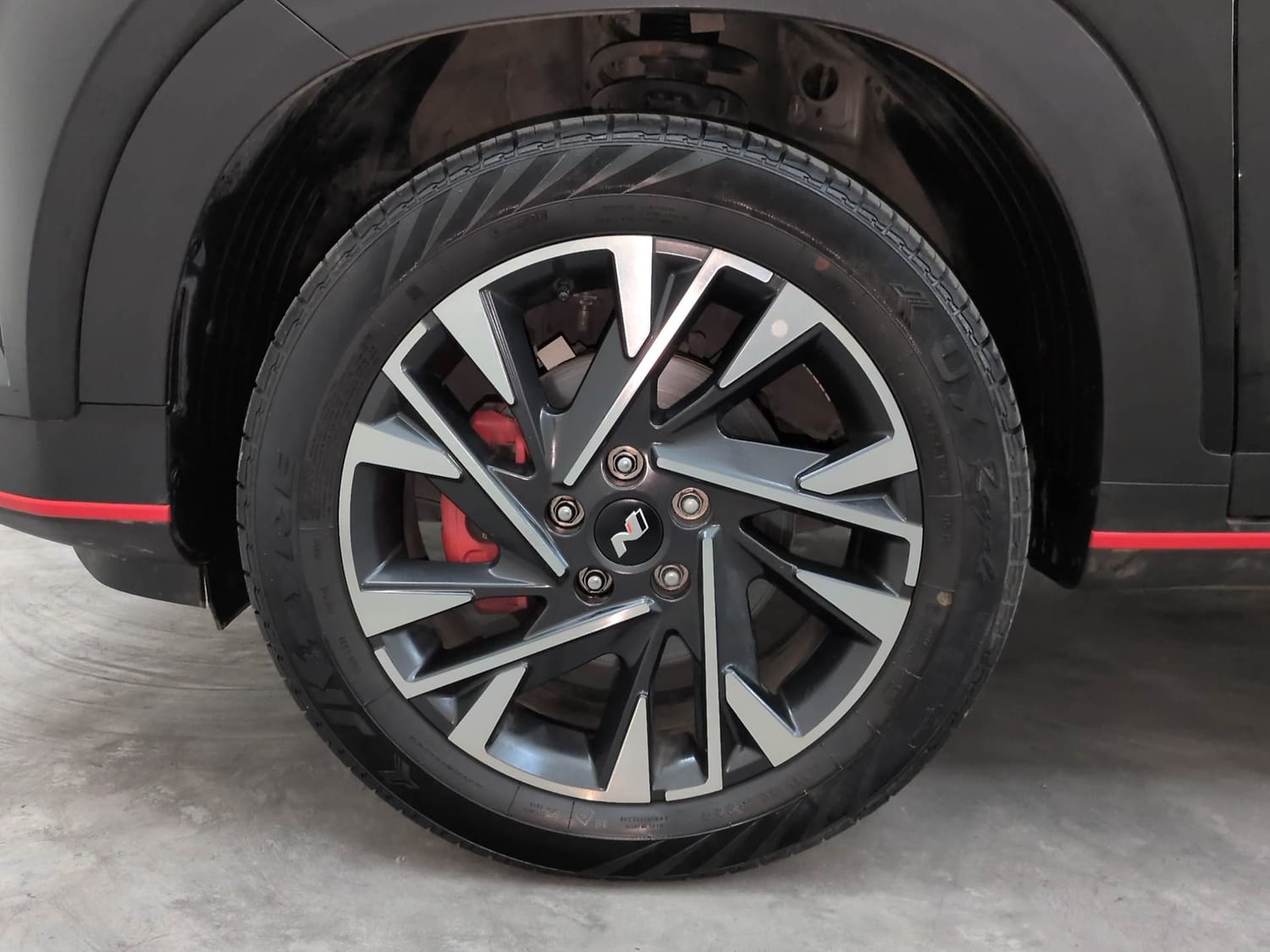 Used 2024 Hyundai Creta N-Line N10 1.5 Turbo MT Petrol Manual tyres LEFT FRONT TYRE RIM VIEW