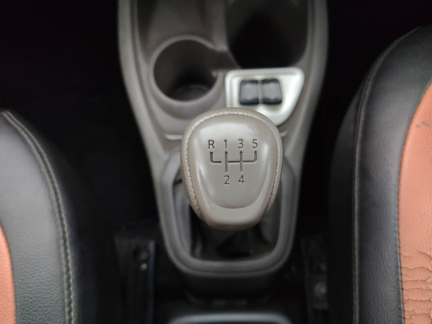 Used 2016 Datsun Redi-GO T (O) Petrol Manual interior GEAR  KNOB VIEW