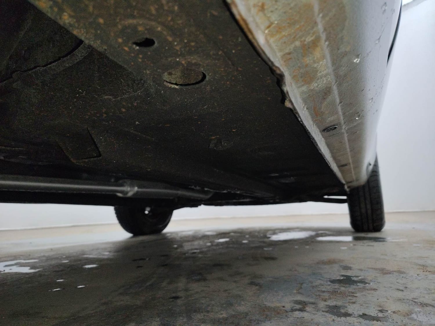 Used 2016 Datsun Redi-GO T (O) Petrol Manual extra REAR RIGHT UNDERBODY VIEW