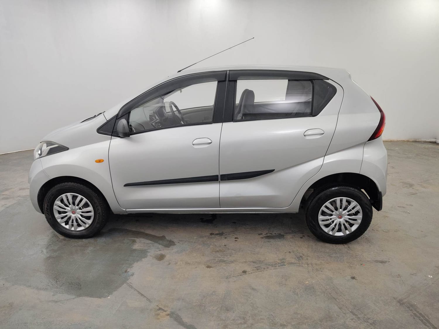 Used 2016 Datsun Redi-GO T (O) Petrol Manual exterior LEFT SIDE VIEW