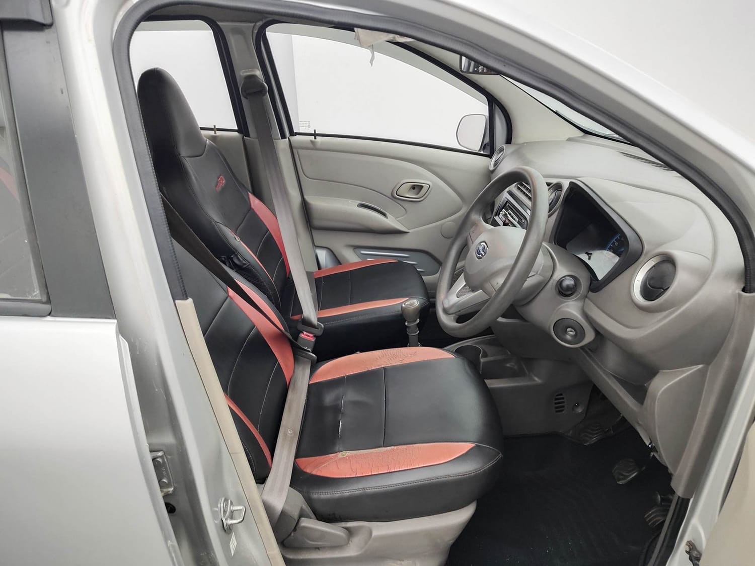 Used 2016 Datsun Redi-GO T (O) Petrol Manual interior RIGHT SIDE FRONT DOOR CABIN VIEW