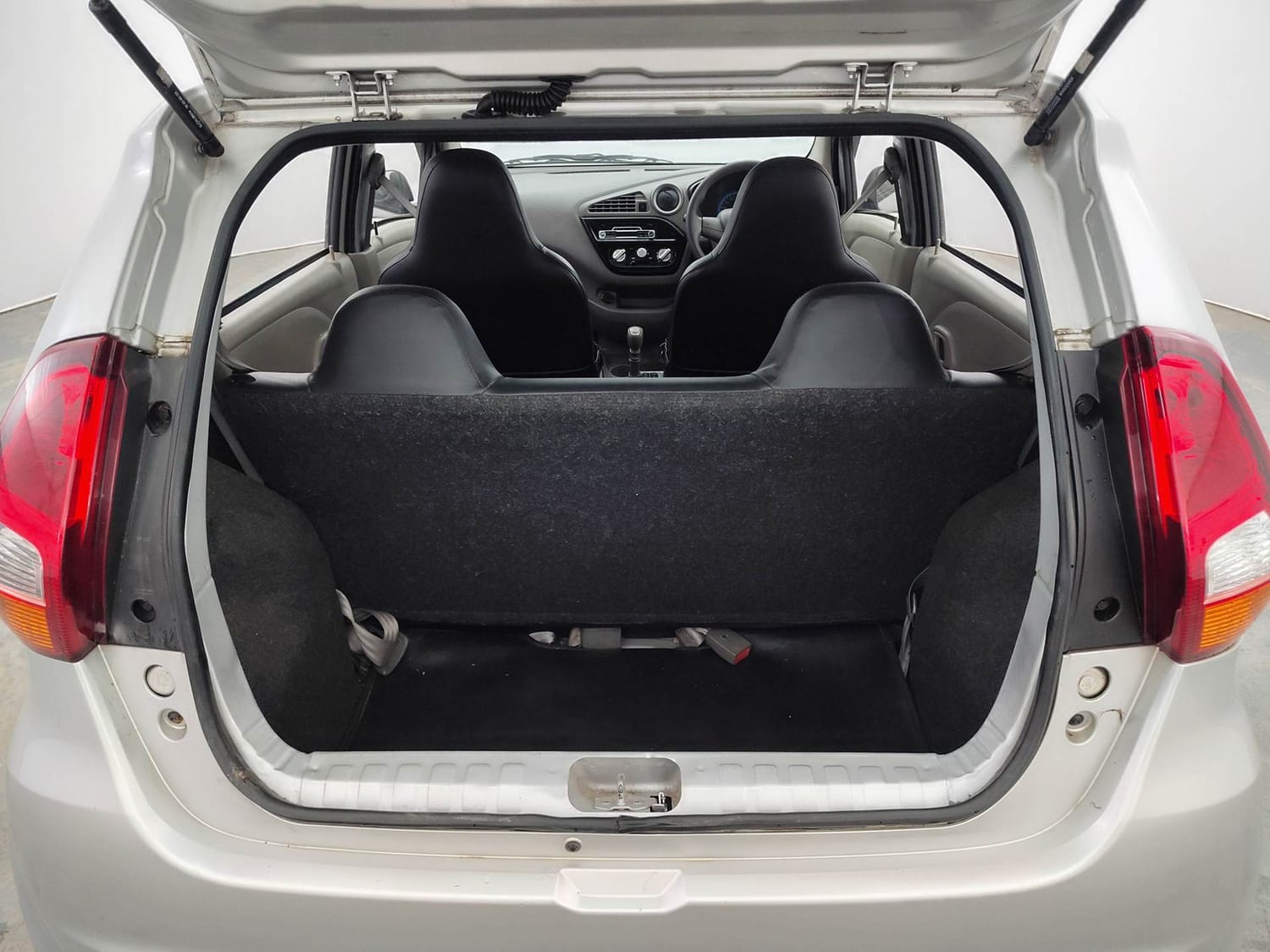 Used 2016 Datsun Redi-GO T (O) Petrol Manual interior DICKY INSIDE VIEW