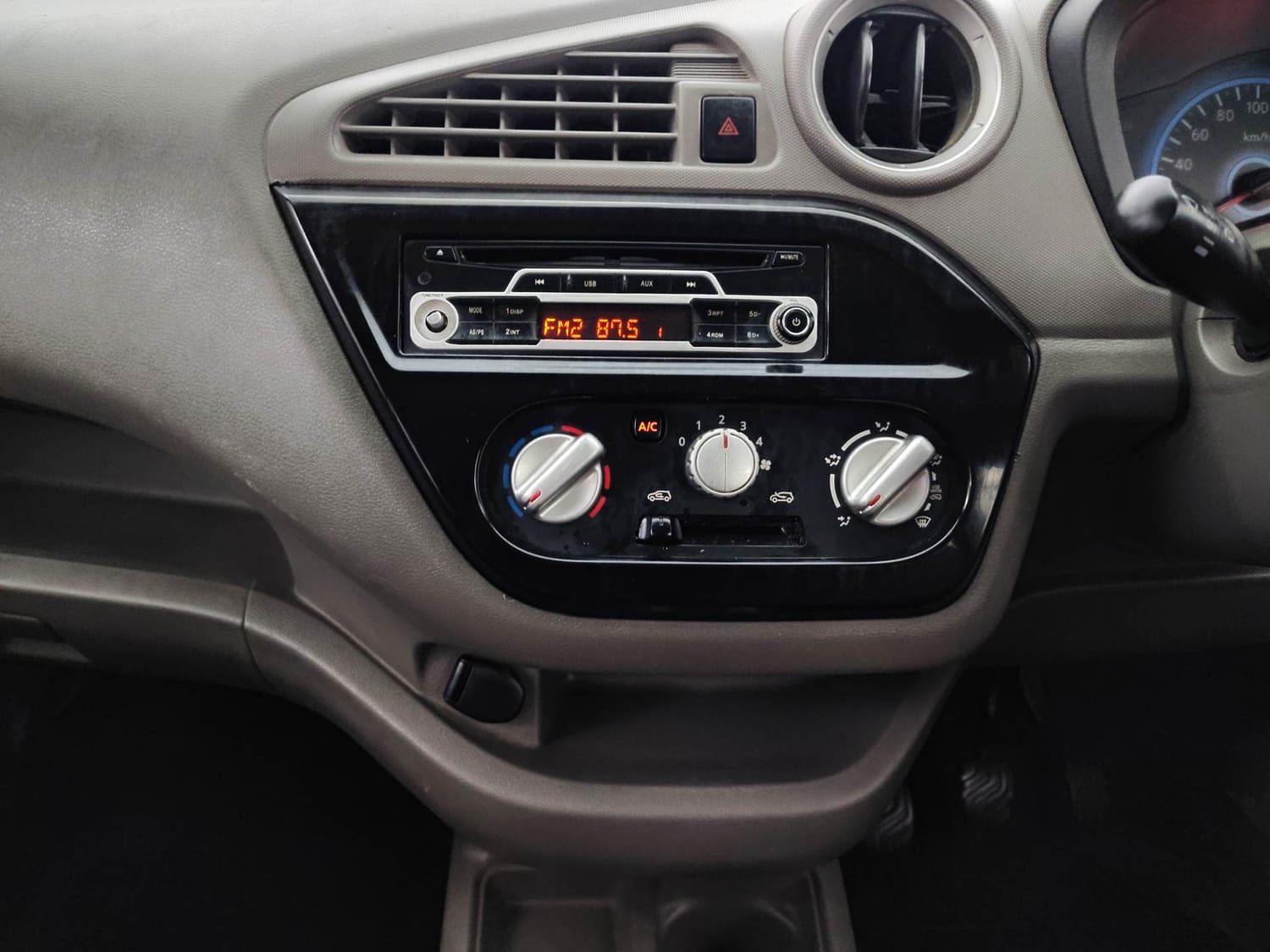 Used 2016 Datsun Redi-GO T (O) Petrol Manual interior MUSIC SYSTEM & AC CONTROL VIEW