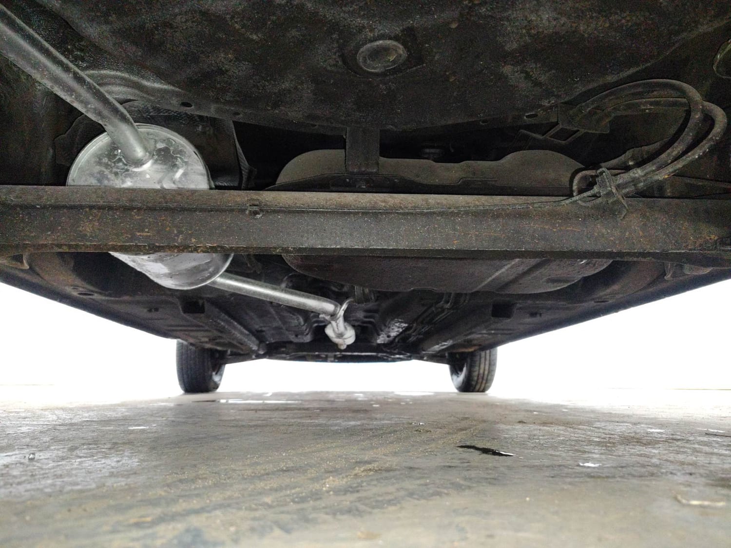 Used 2016 Datsun Redi-GO T (O) Petrol Manual extra REAR UNDERBODY VIEW (TAKEN FROM REAR)