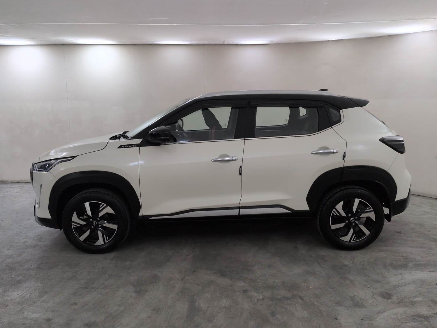 Used 2026 Nissan Magnite Tekna Plus HRAO 1.0 Turbo Petrol MT Dual Tone Petrol Manual exterior LEFT SIDE VIEW