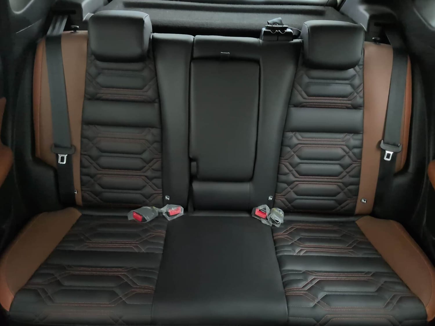 Used 2026 Nissan Magnite Tekna Plus HRAO 1.0 Turbo Petrol MT Dual Tone Petrol Manual interior REAR SEAT CONDITION VIEW