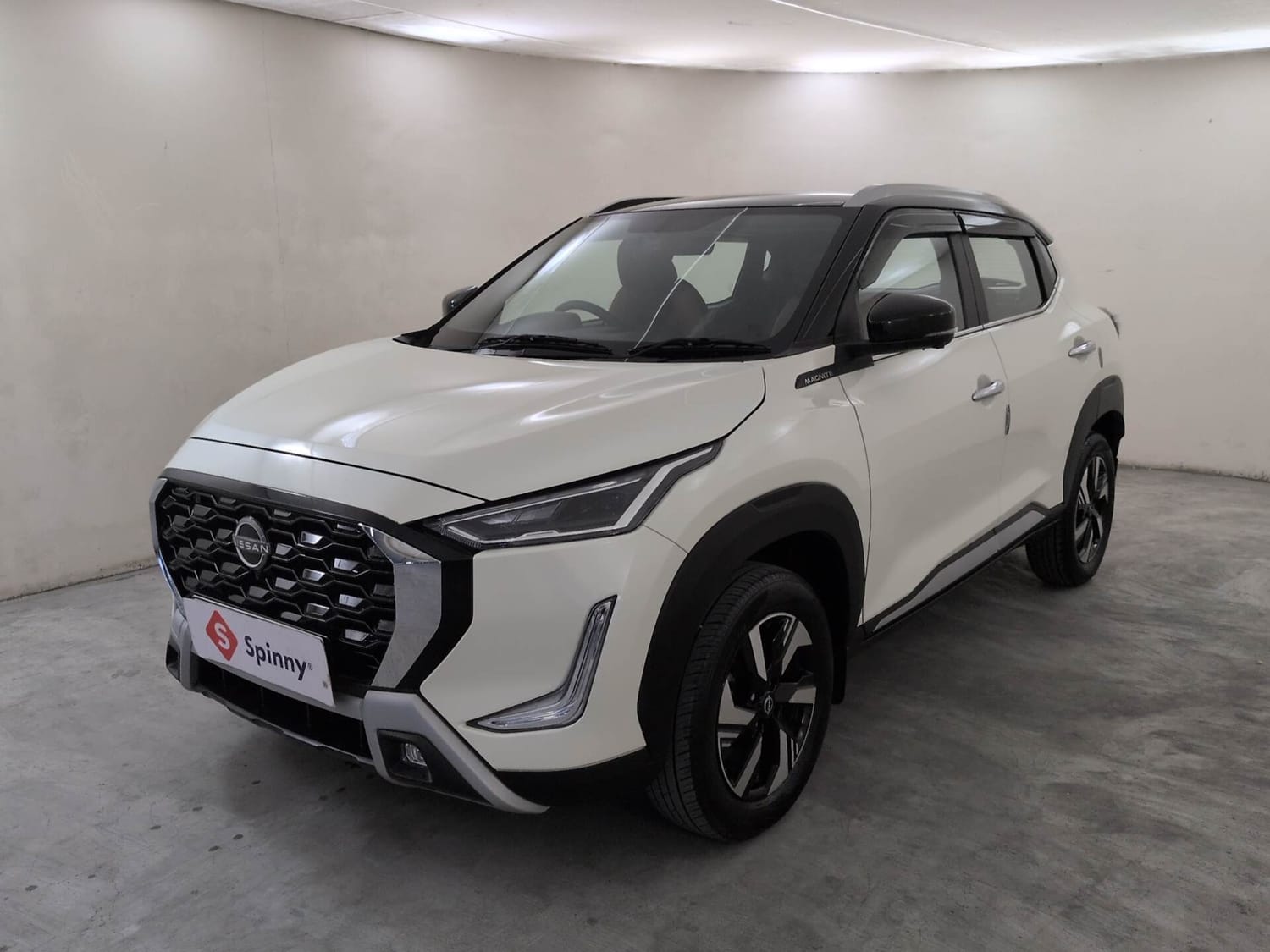 Used 2026 Nissan Magnite Tekna Plus HRAO 1.0 Turbo Petrol MT Dual Tone Petrol Manual exterior LEFT FRONT CORNER VIEW