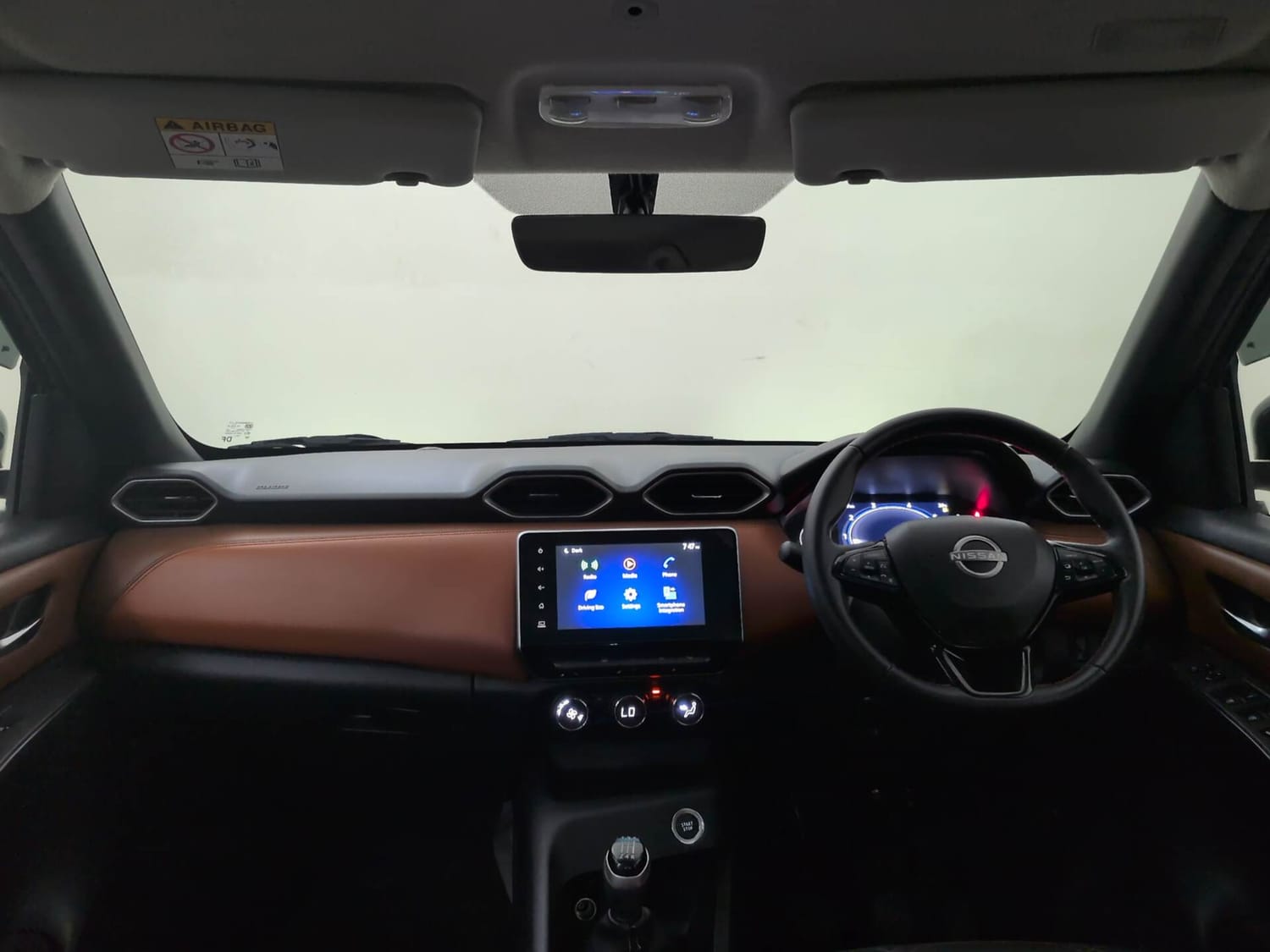 Used 2026 Nissan Magnite Tekna Plus HRAO 1.0 Turbo Petrol MT Dual Tone Petrol Manual interior DASHBOARD VIEW