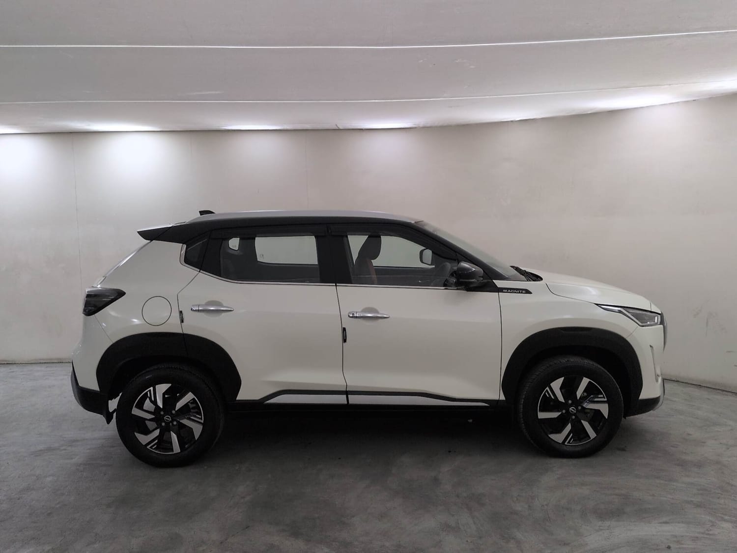 Used 2026 Nissan Magnite Tekna Plus HRAO 1.0 Turbo Petrol MT Dual Tone Petrol Manual exterior RIGHT SIDE VIEW