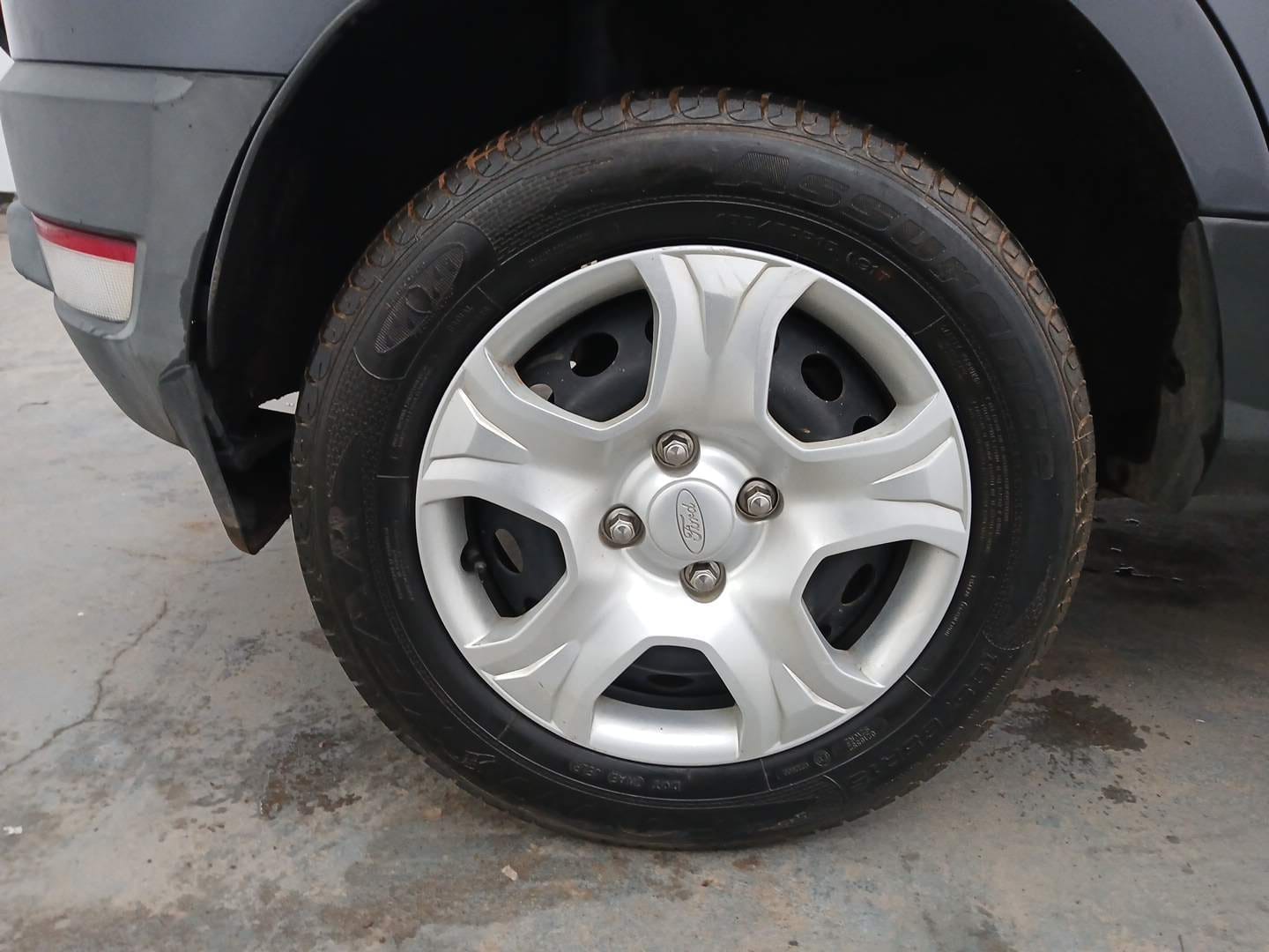 Used 2017 Ford EcoSport Ambiente 1.5L Ti-VCT Petrol Manual tyres RIGHT REAR TYRE RIM VIEW