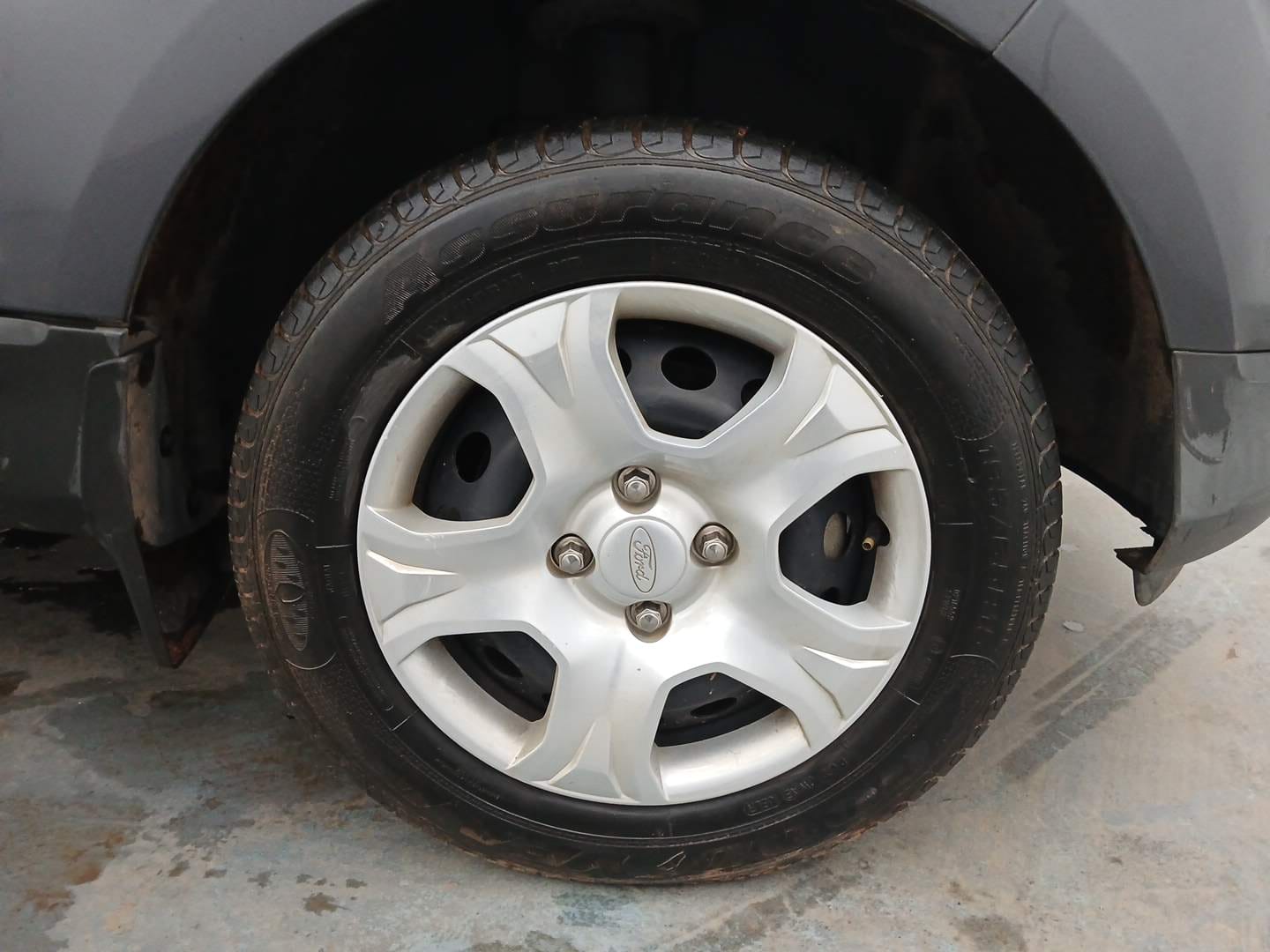 Used 2017 Ford EcoSport Ambiente 1.5L Ti-VCT Petrol Manual tyres RIGHT FRONT TYRE RIM VIEW