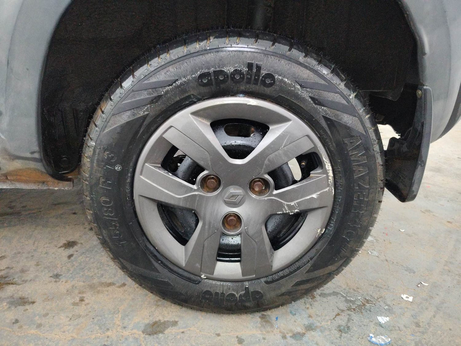 Used 2016 Renault Kwid RXT Petrol Manual tyres LEFT REAR TYRE RIM VIEW