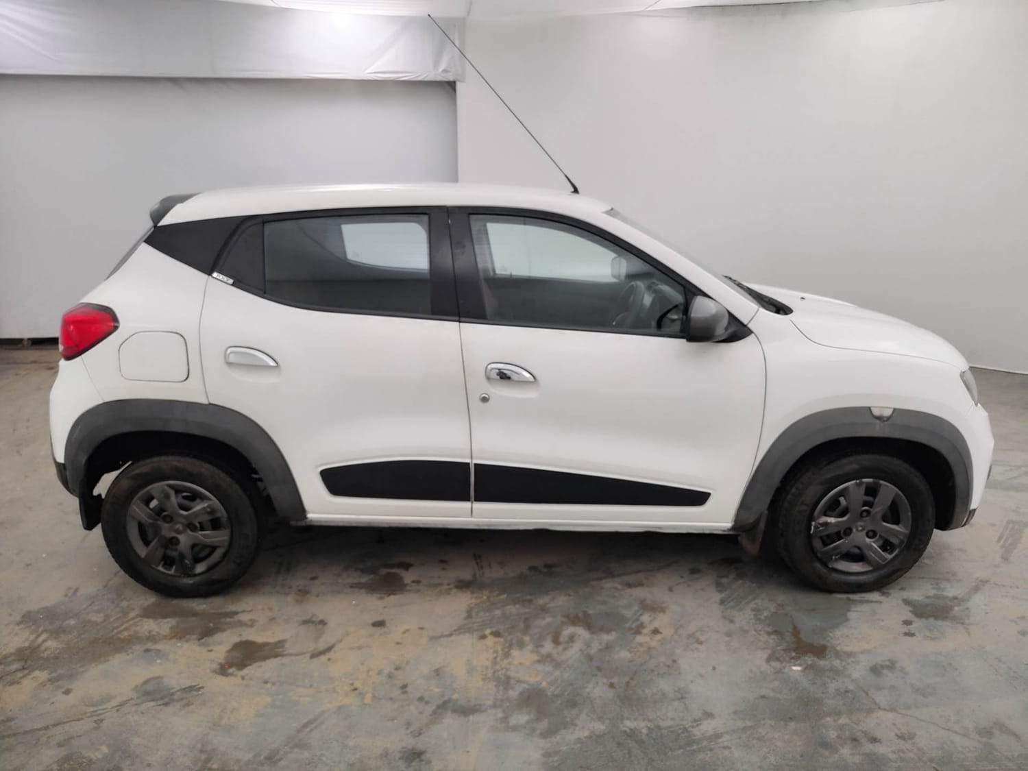 Used 2016 Renault Kwid RXT Petrol Manual exterior RIGHT SIDE VIEW