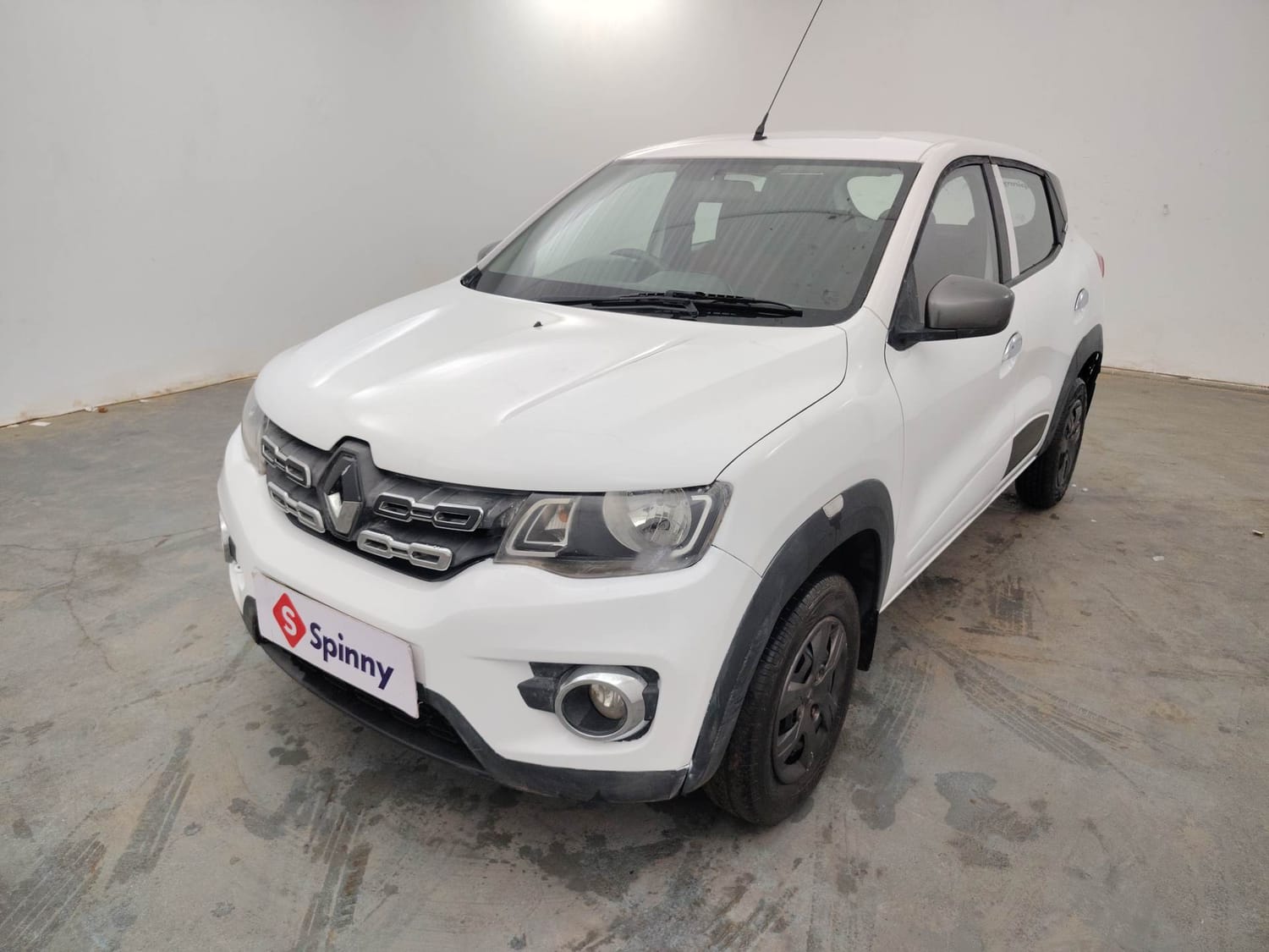 Used 2016 Renault Kwid RXT Petrol Manual exterior LEFT FRONT CORNER VIEW