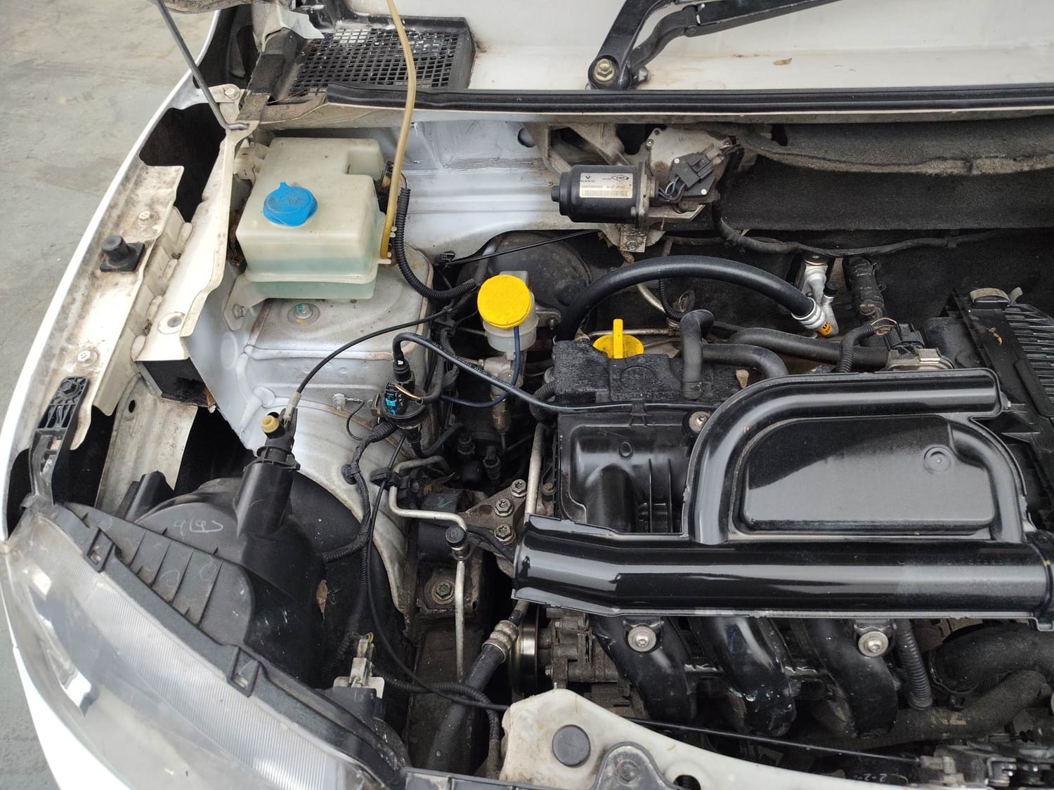 Used 2016 Renault Kwid RXT Petrol Manual engine ENGINE RIGHT SIDE VIEW