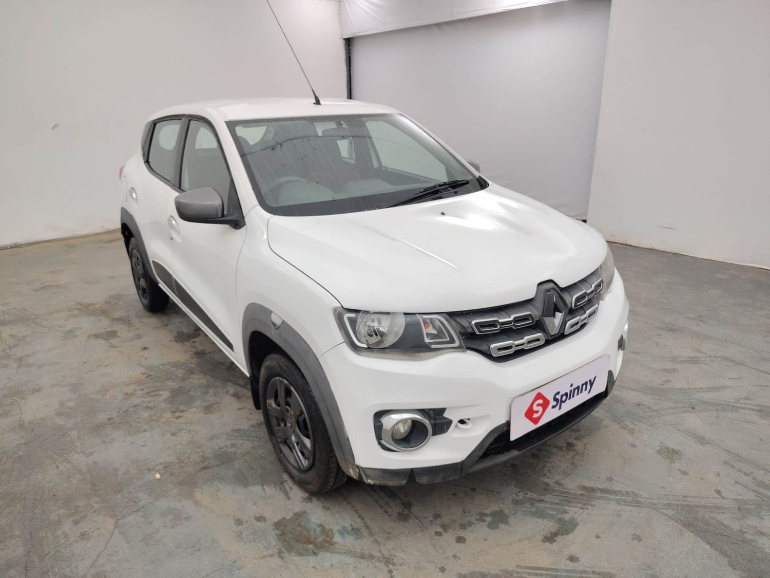 Used 2016 Renault Kwid RXT Petrol Manual exterior RIGHT FRONT CORNER VIEW