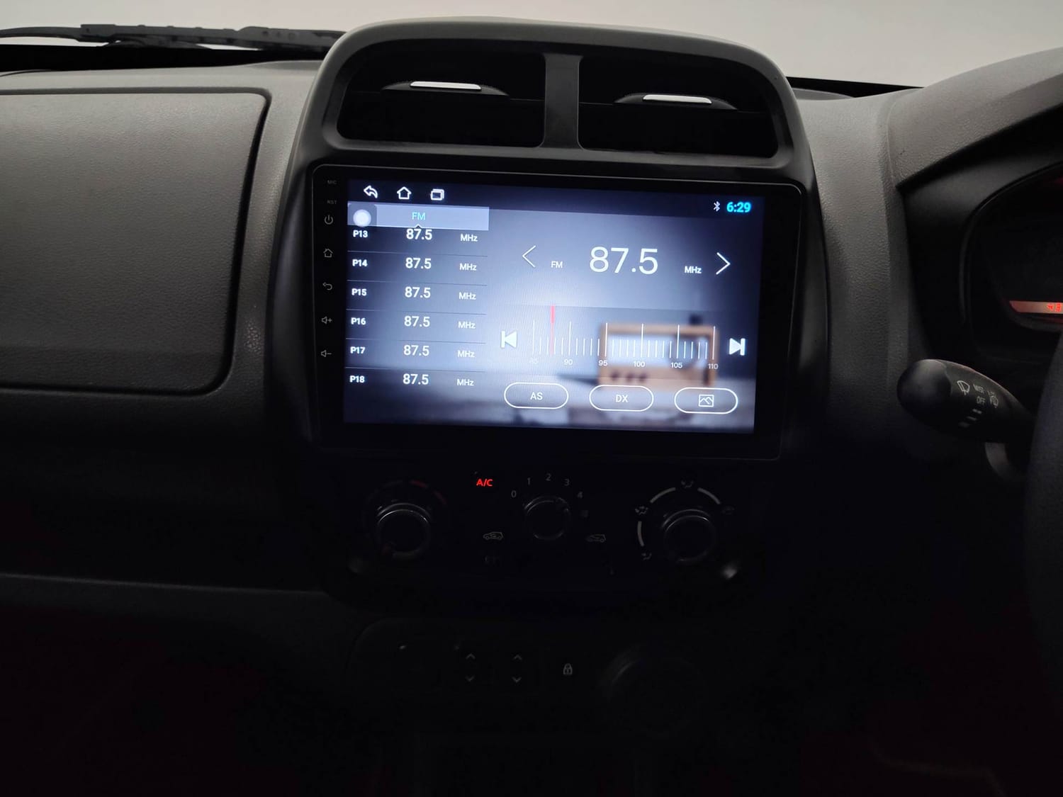 Used 2016 Renault Kwid RXT Petrol Manual interior MUSIC SYSTEM & AC CONTROL VIEW