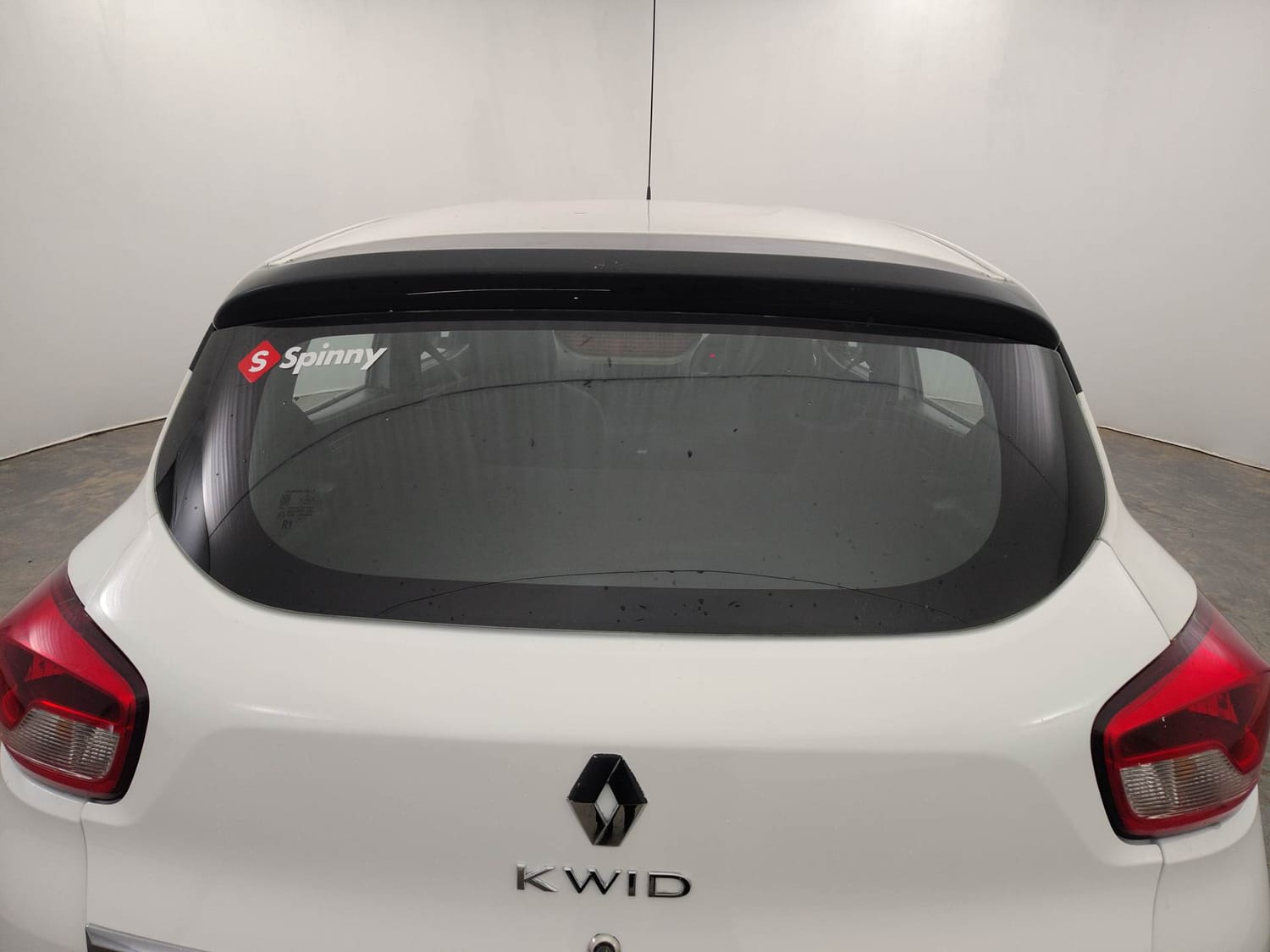Used 2016 Renault Kwid RXT Petrol Manual exterior BACK WINDSHIELD VIEW