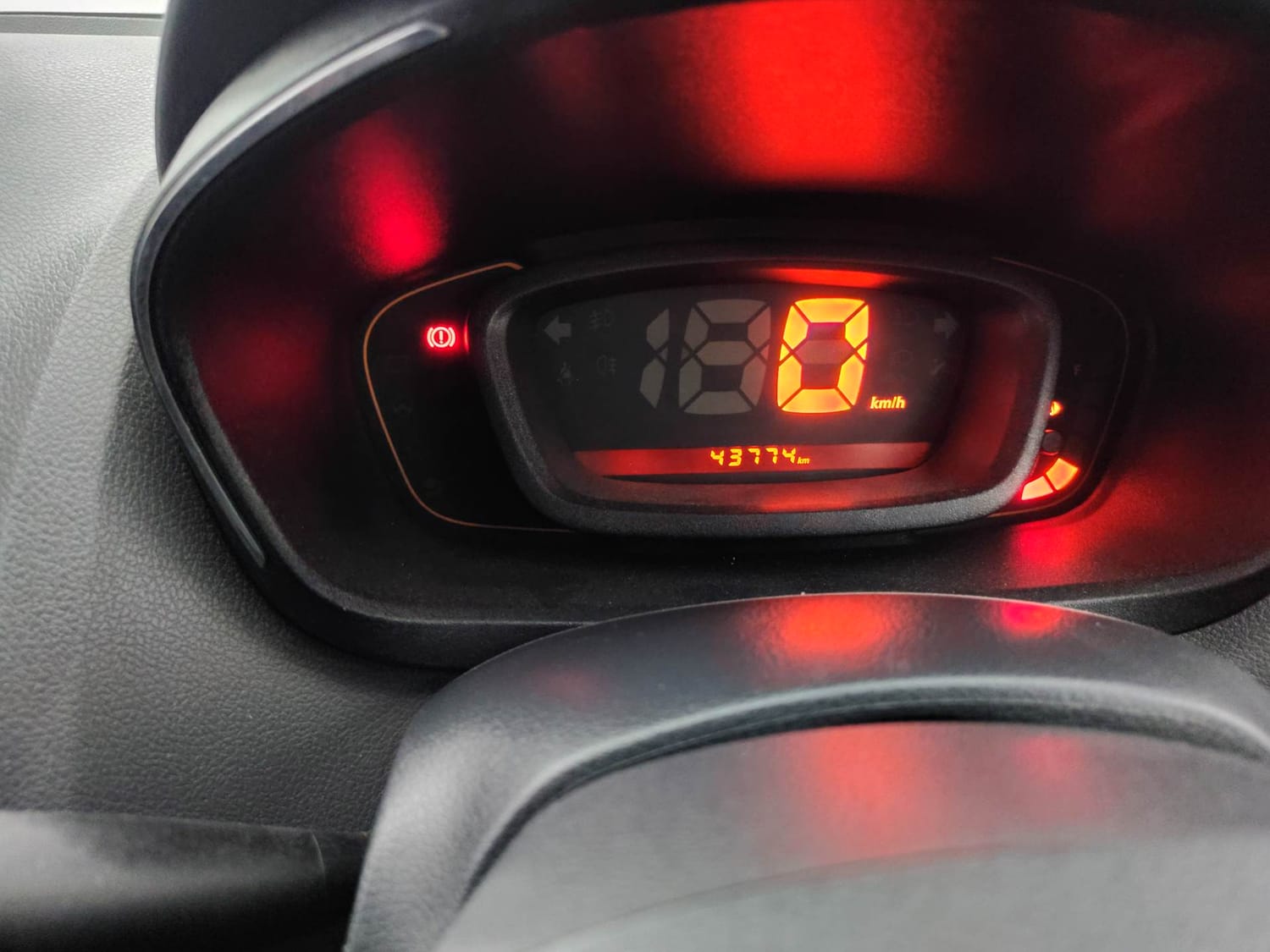 Used 2016 Renault Kwid RXT Petrol Manual interior CLUSTERMETER VIEW