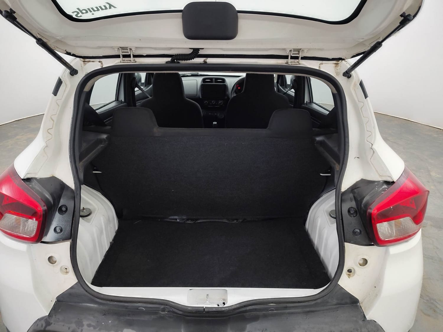 Used 2016 Renault Kwid RXT Petrol Manual interior DICKY INSIDE VIEW
