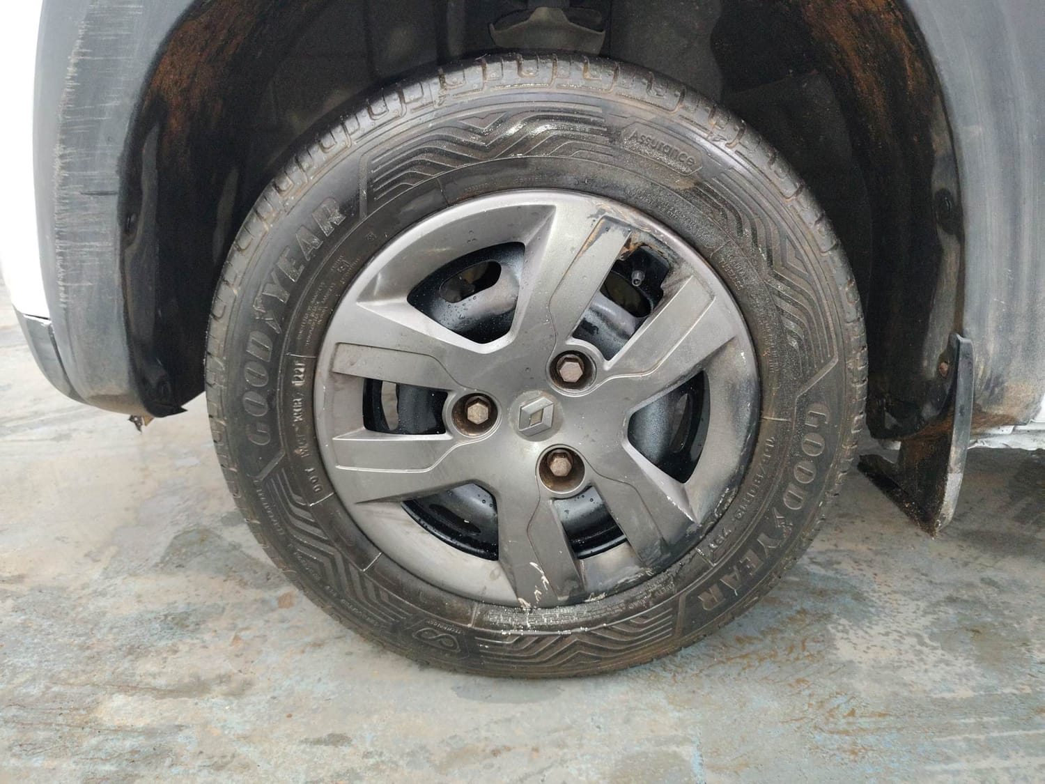 Used 2016 Renault Kwid RXT Petrol Manual tyres LEFT FRONT TYRE RIM VIEW