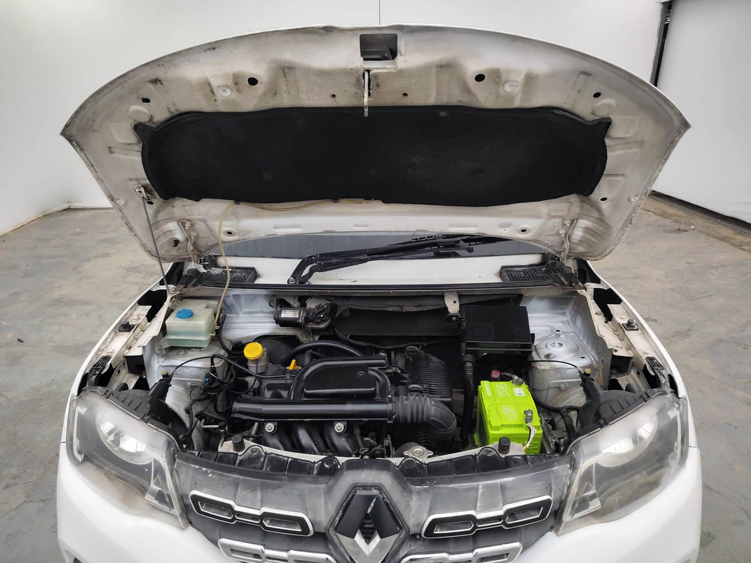 Used 2016 Renault Kwid RXT Petrol Manual engine ENGINE & BONNET OPEN FRONT VIEW
