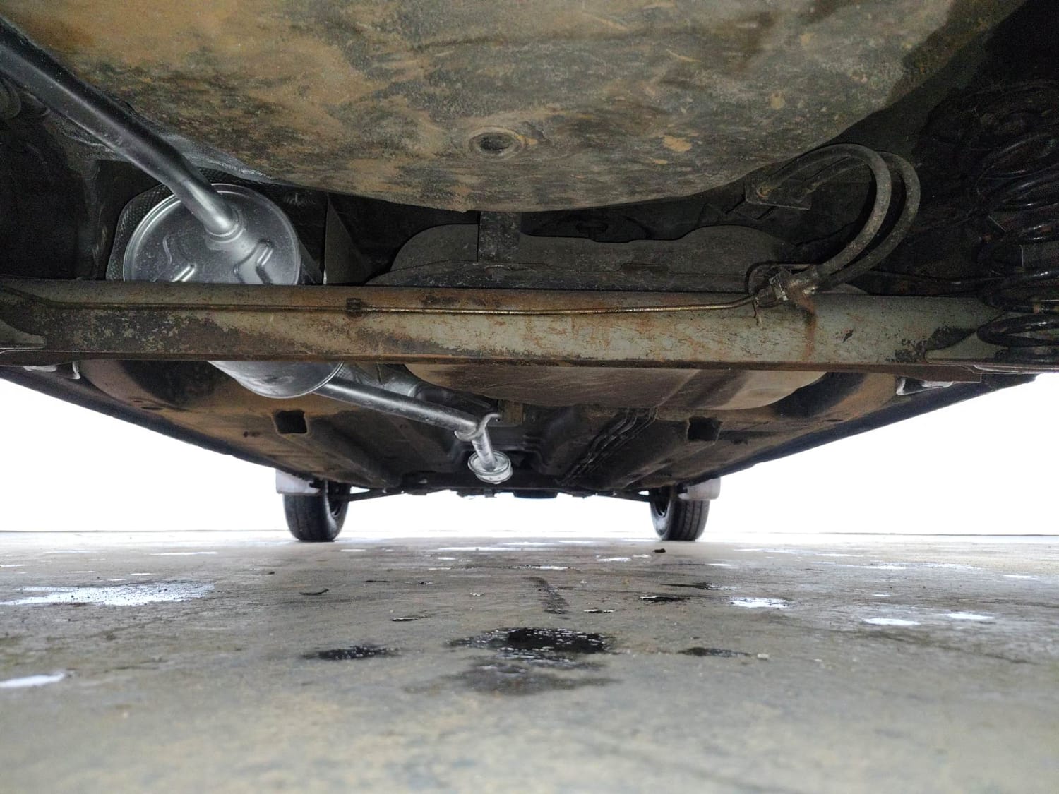 Used 2016 Renault Kwid RXT Petrol Manual extra REAR UNDERBODY VIEW (TAKEN FROM REAR)