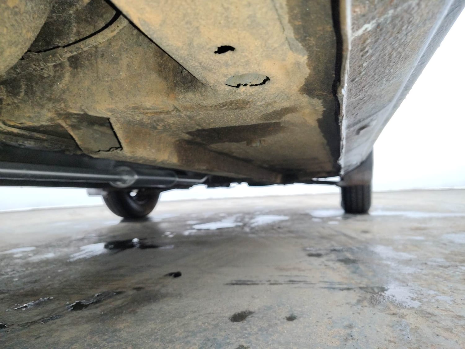 Used 2016 Renault Kwid RXT Petrol Manual extra REAR RIGHT UNDERBODY VIEW
