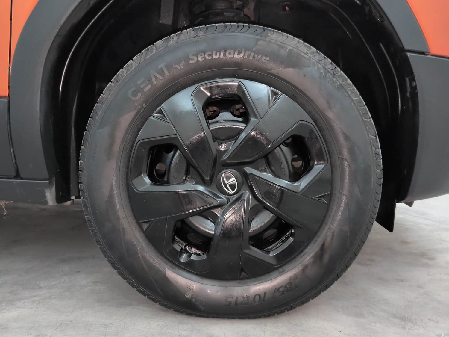 Used 2021 Tata Punch Adventure MT Petrol Manual tyres RIGHT FRONT TYRE RIM VIEW