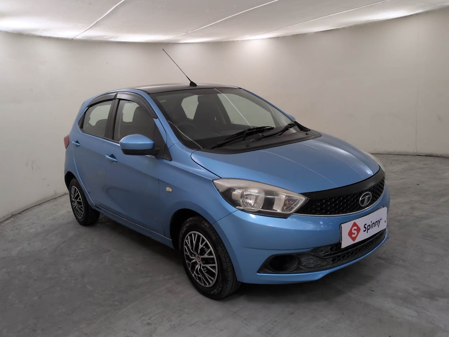 Used 2017 Tata Tiago Revotorq XT Diesel Manual exterior RIGHT FRONT CORNER VIEW